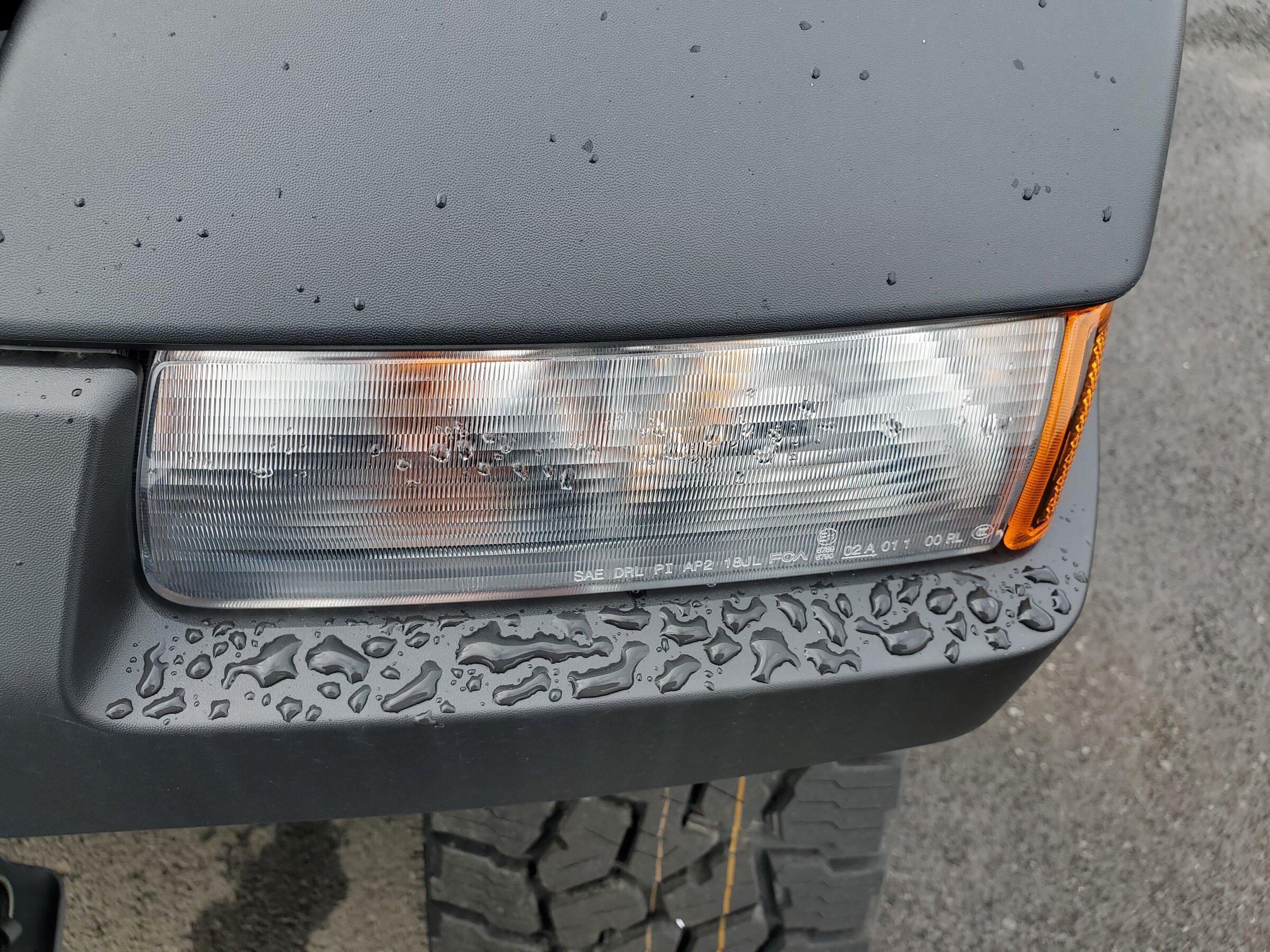 Jeep Gladiator Confused about fenders and DRL/turn signals (Sport or Sport S fitment). 20220327_150545