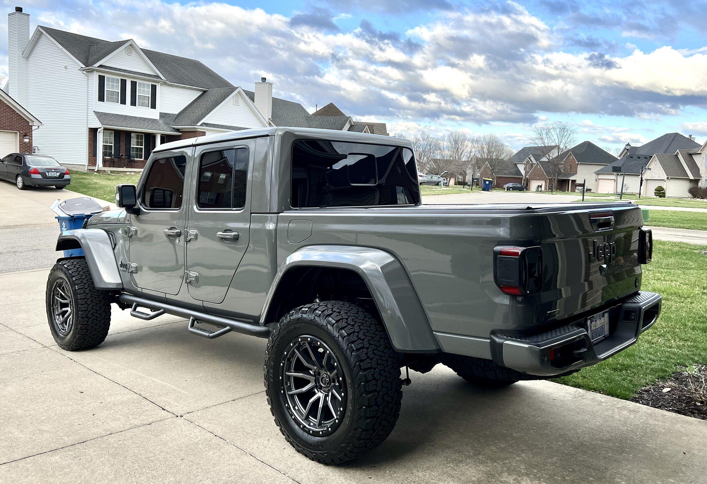 Jeep Gladiator 2022 High Altitude Eco Diesel Sting Gray 0A35514F-8172-49BE-AF47-234092D2E037