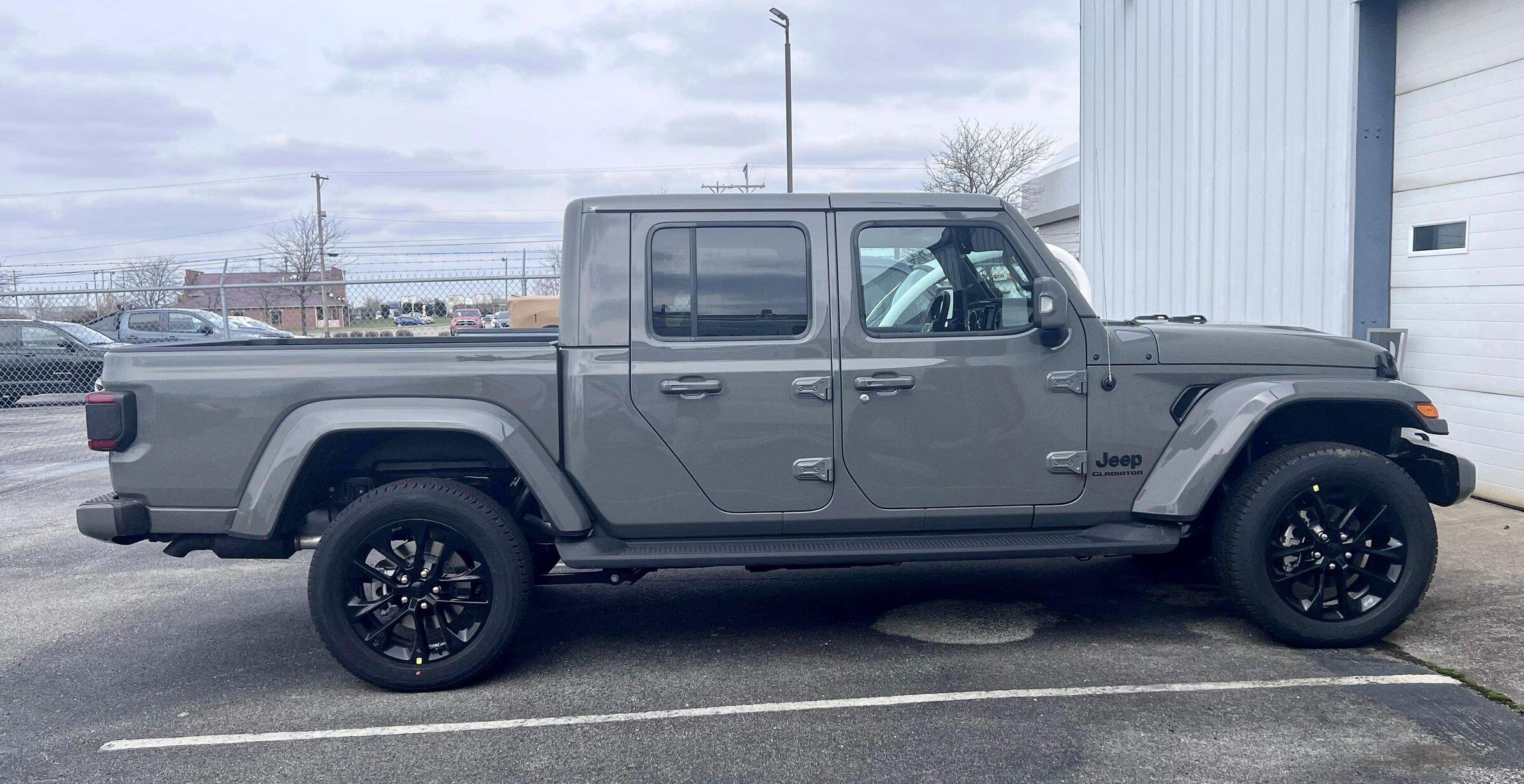 Jeep Gladiator 2022 High Altitude Eco Diesel Sting Gray 9B1906D9-2B82-44FF-9BD6-314C82BB6BF5