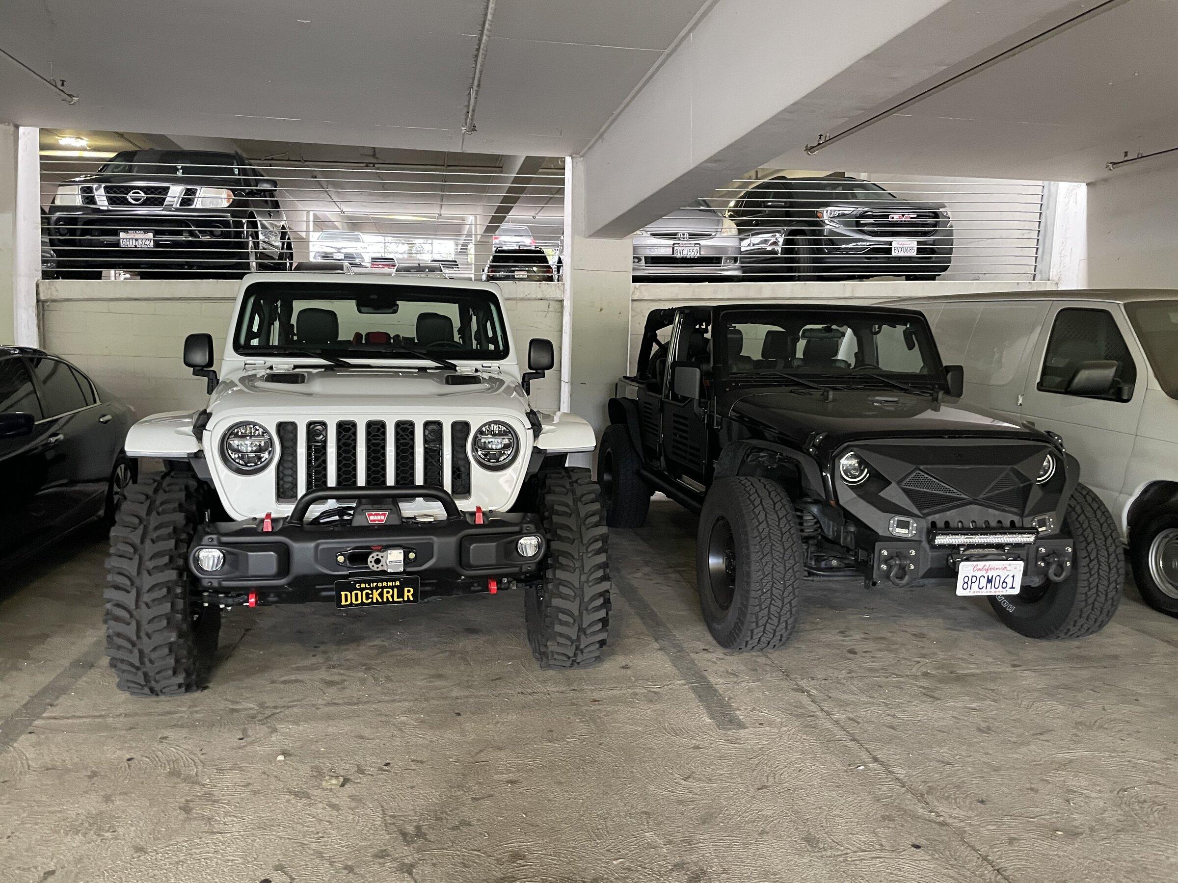 Jeep Gladiator Jeeps Parking Next To Jeeps C8AEEADF-2954-4FCF-84A2-5607C281F548