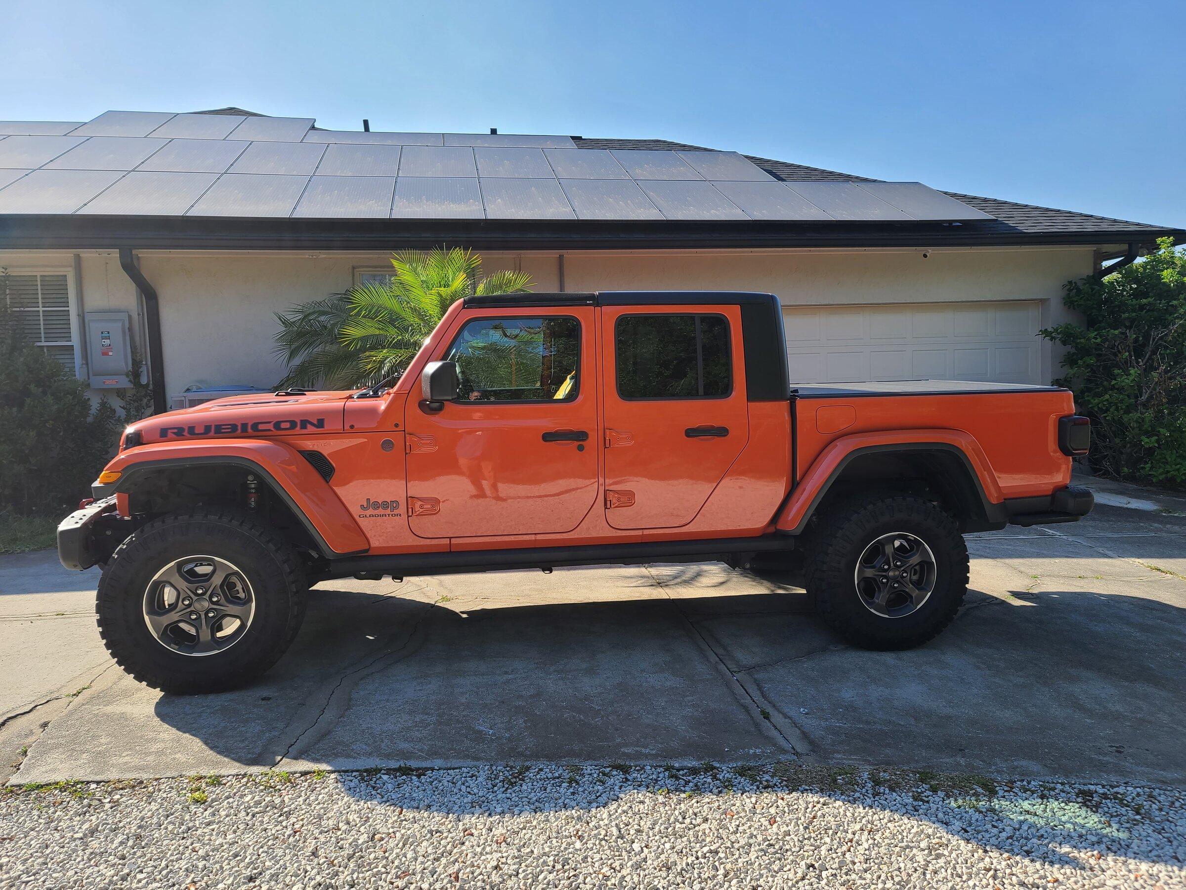 Jeep Gladiator guys with 2.5" and 3.5" lifts 20220328_170059