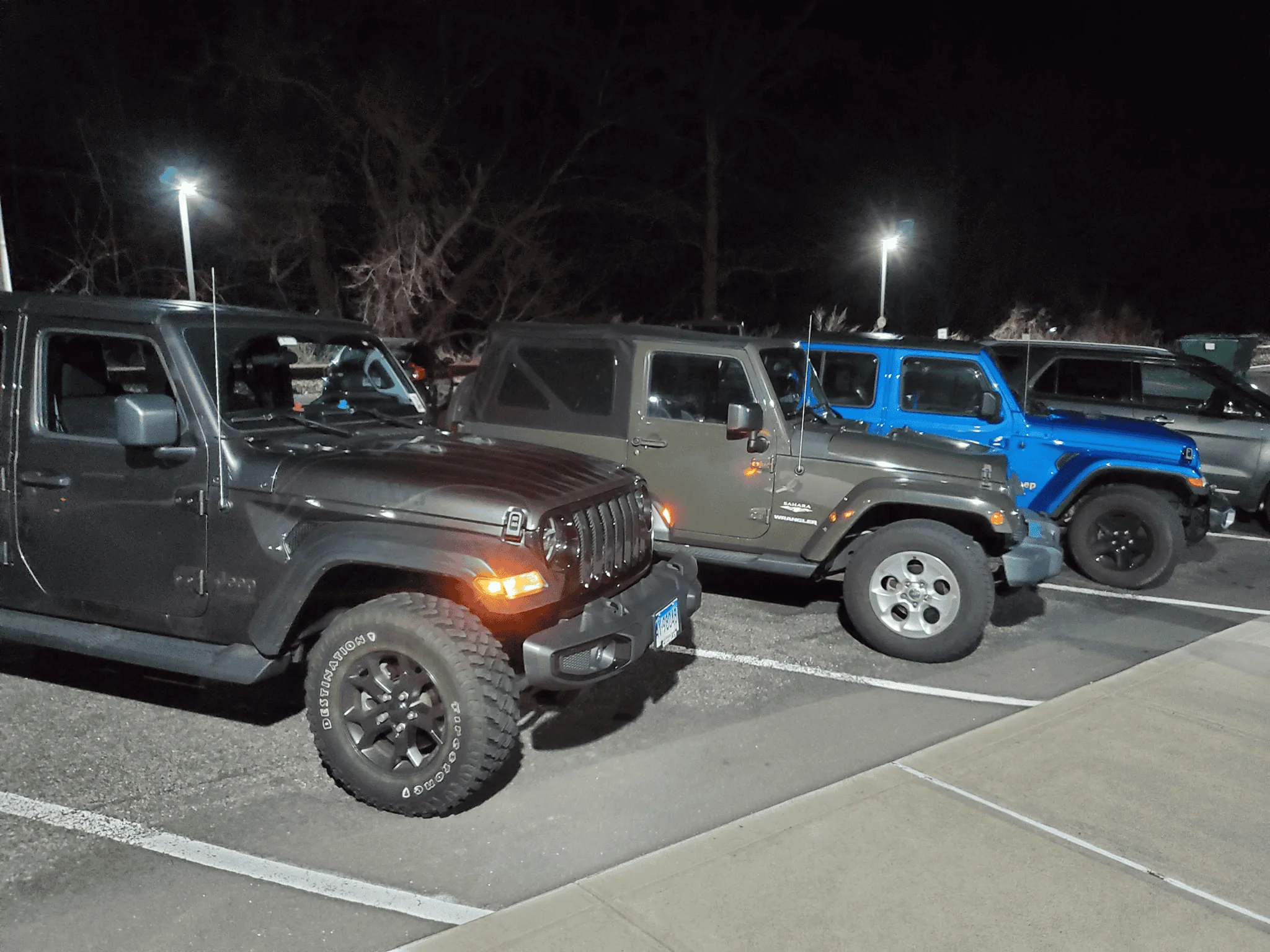 Jeep Gladiator Jeeps Parking Next To Jeeps 1648575689781