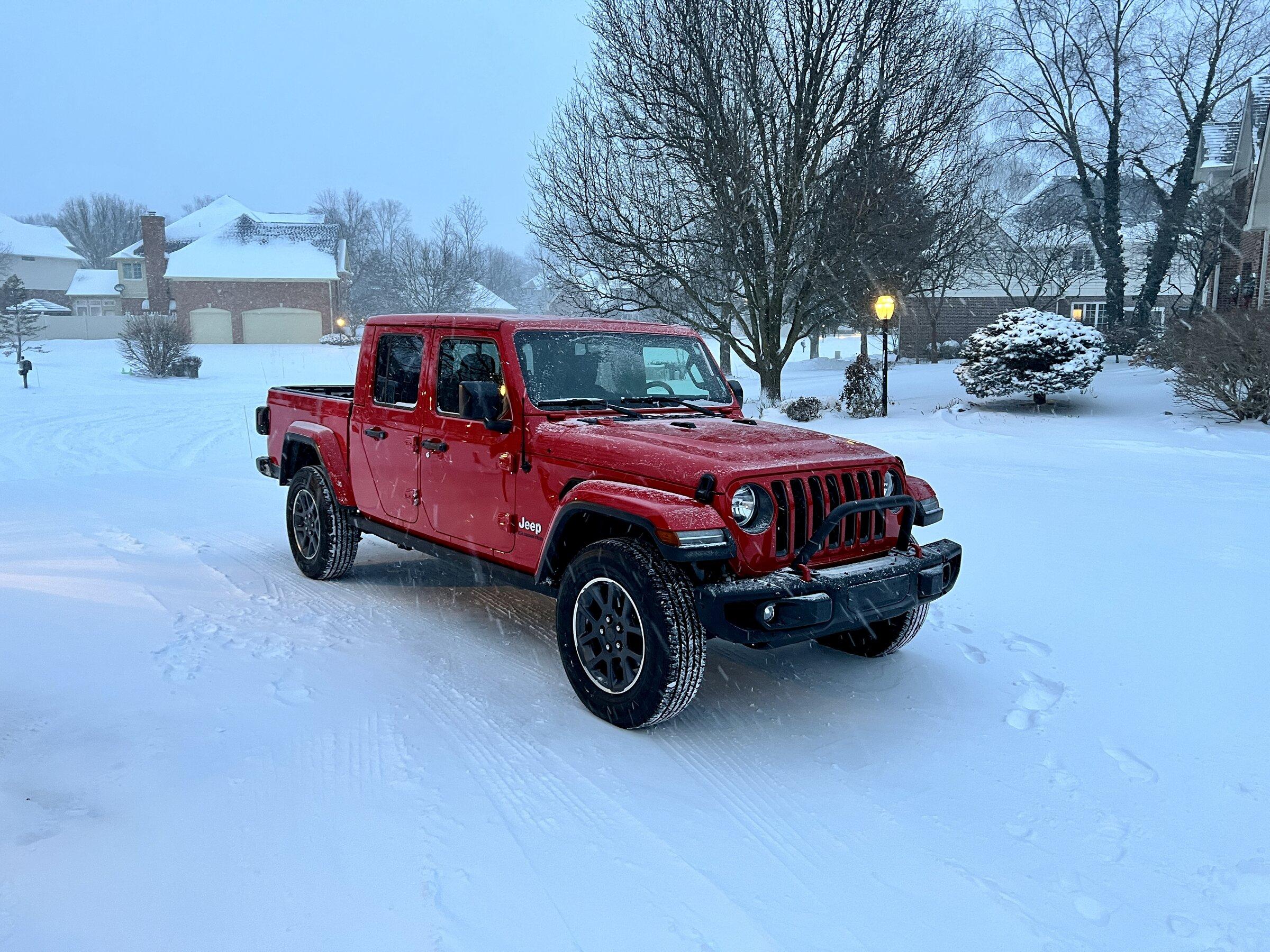 Jeep Gladiator Remove silver inserts from Overland grill ACD106AD-57F0-4380-B4C9-DBDC93DF55AE
