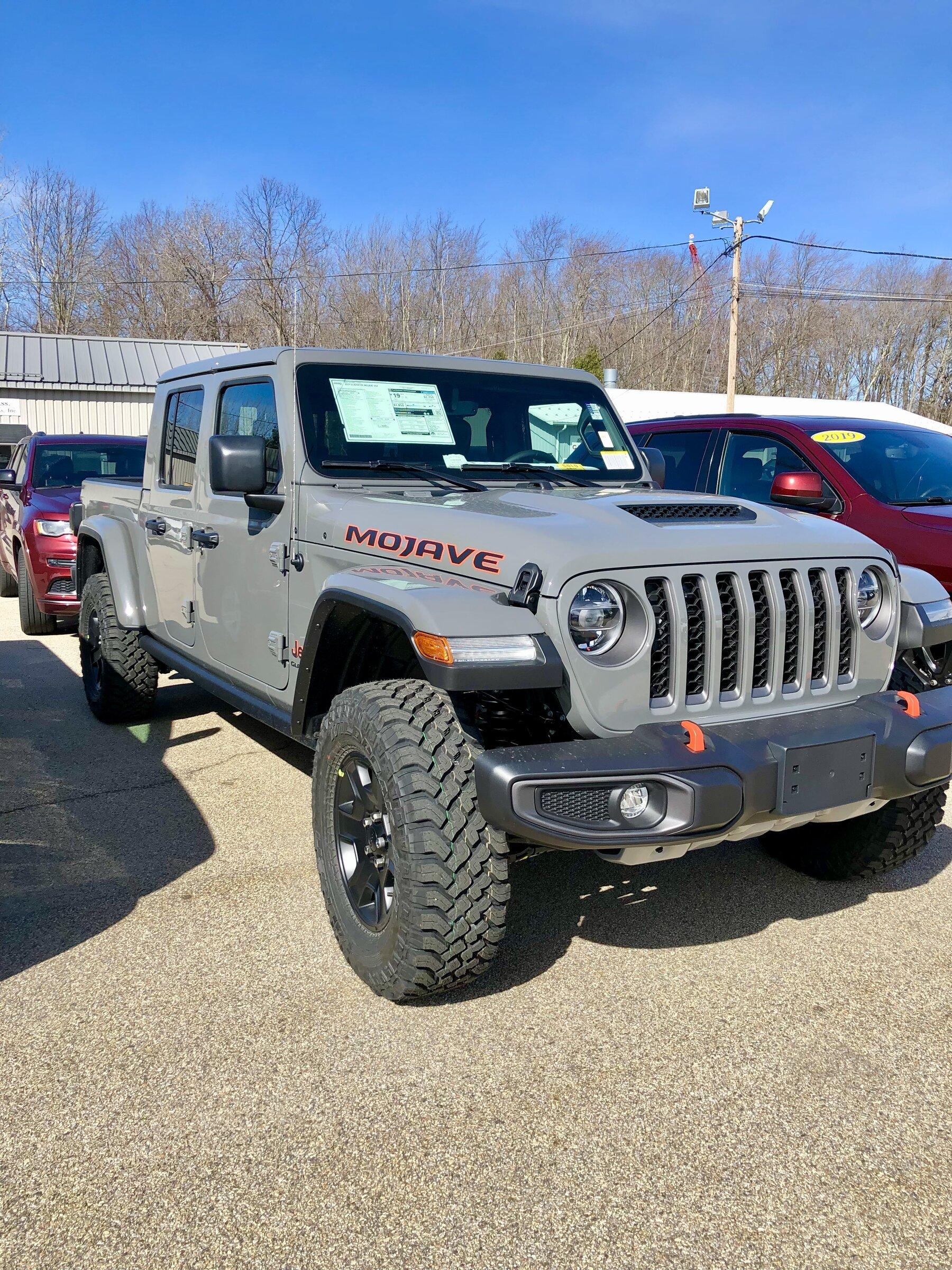 Jeep Gladiator STING GRAY Gladiator JT Club 1116D17B-257D-49FE-921A-06AEB19155B1