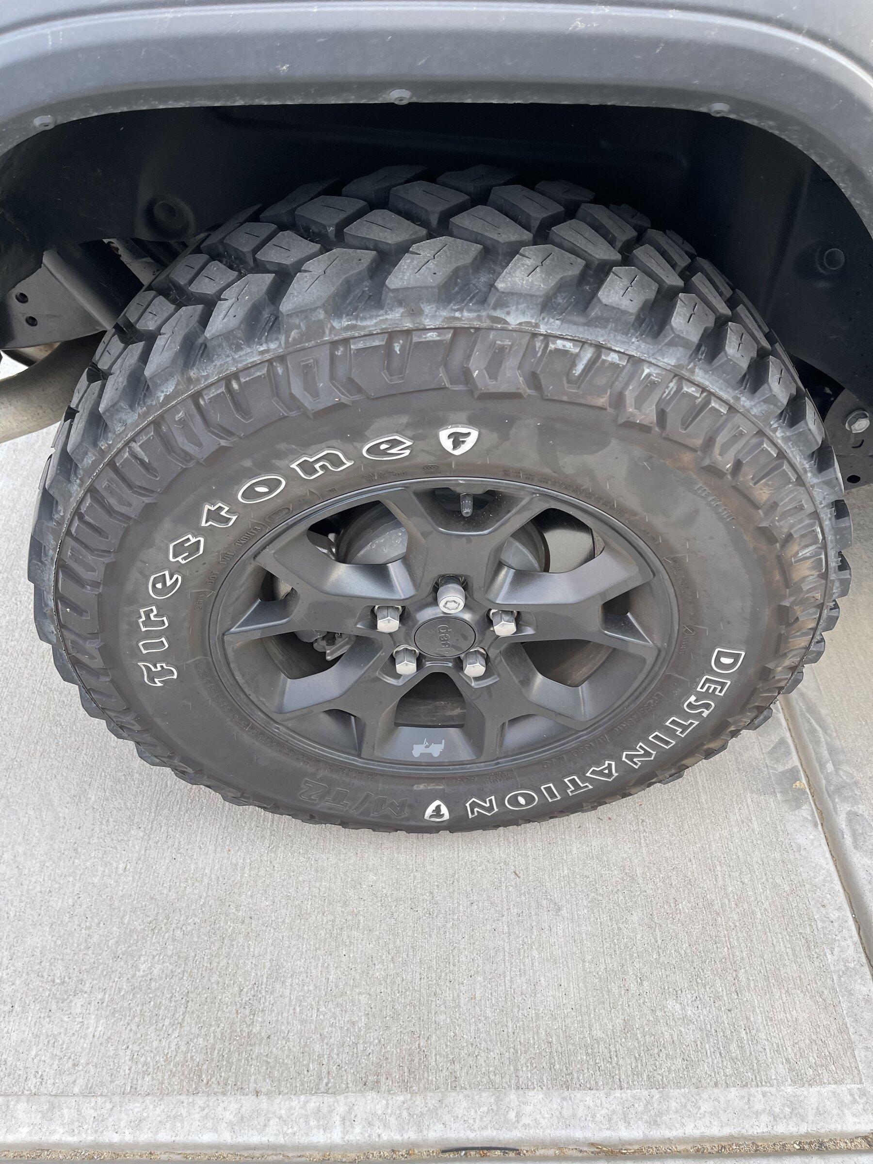 Jeep Gladiator Five 255/75R17 Firestone Destination M/T2 EB8E4A78-E15A-4129-9912-1C43355D066F