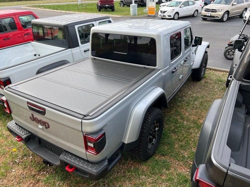 Jeep Gladiator SILVER ZYNITH Gladiator JT Club 144CA15E-7286-4BE8-9969-907F3714DC96