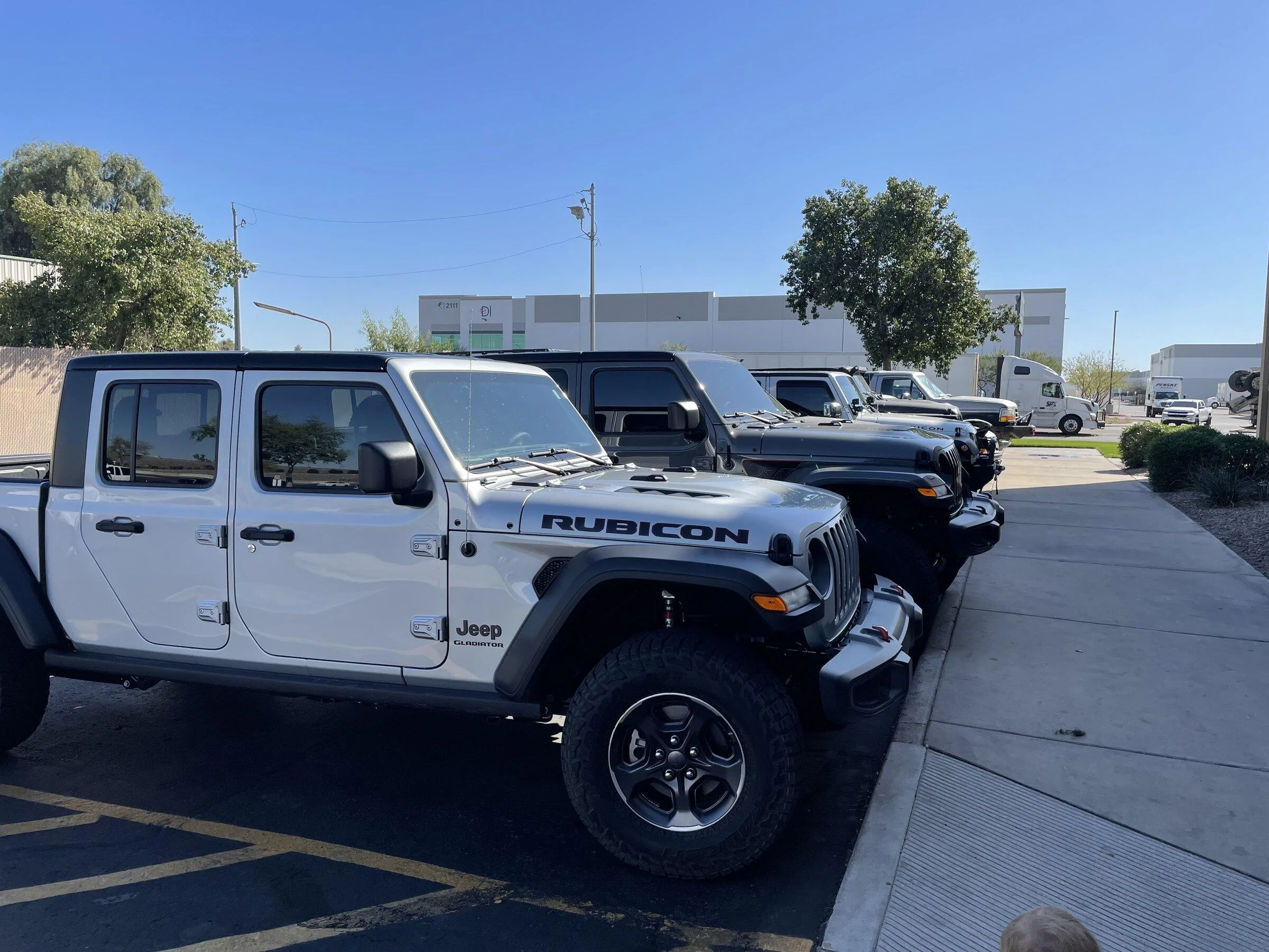 Jeep Gladiator SILVER ZYNITH Gladiator JT Club D7299F31-CF35-4ACC-B6D2-7000008CA7B2