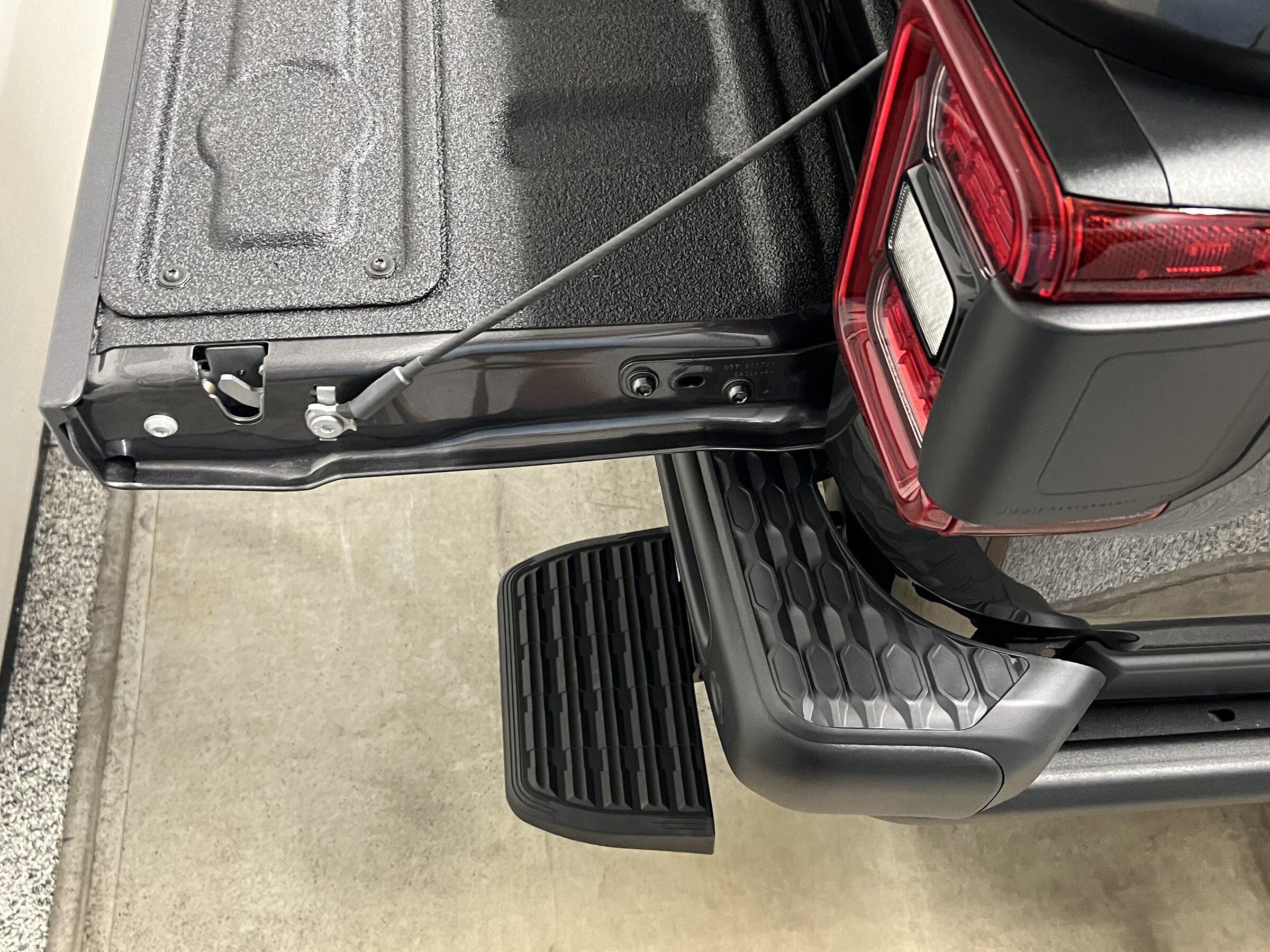 Jeep Gladiator AMP Research Bed Step 83C7E304-A344-4EE9-AC73-8C7CADBC7513