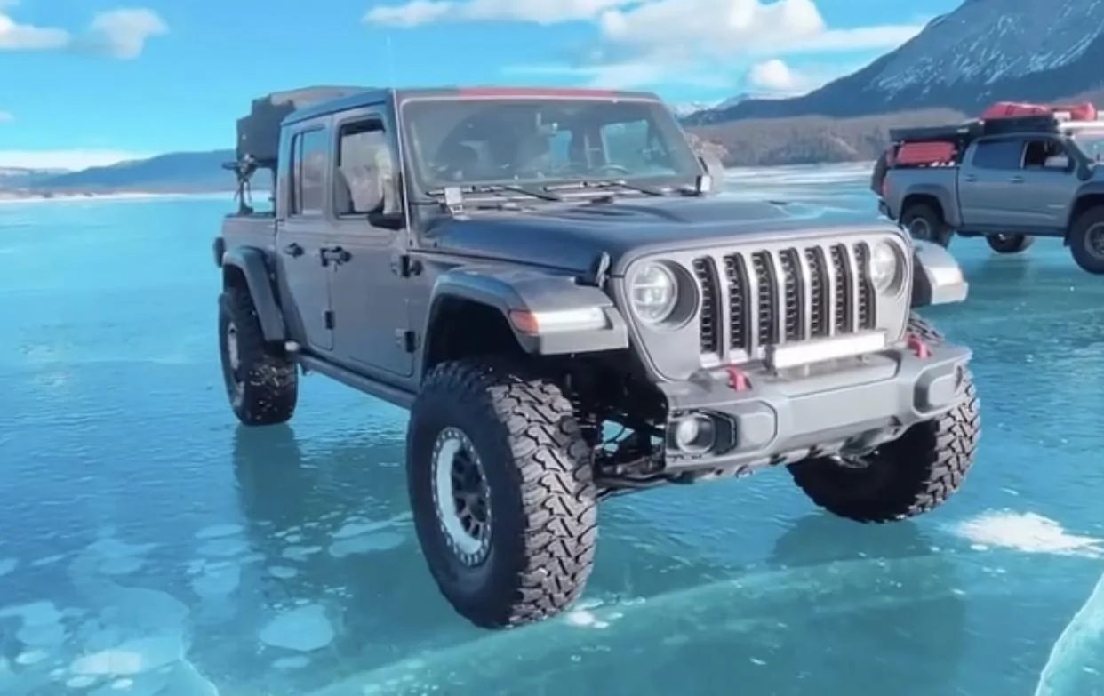 Jeep Gladiator Anybody try to do this mod but on a JL/JT plastic bumper? 3C68D73E-06FE-4A1C-9B9E-EAF0673591E6