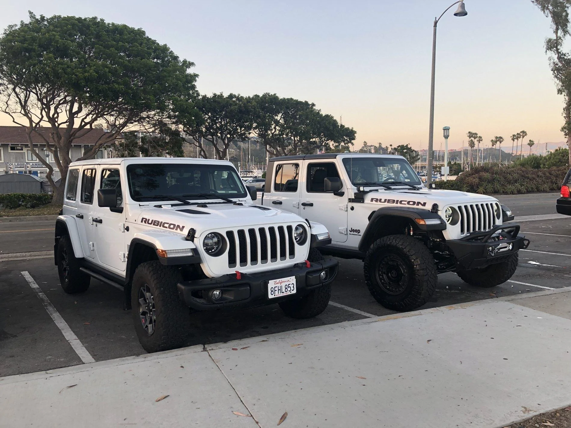 Jeep Gladiator Jeeps Parking Next To Jeeps F01EA9B7-91DF-4475-8F39-7039906013E4