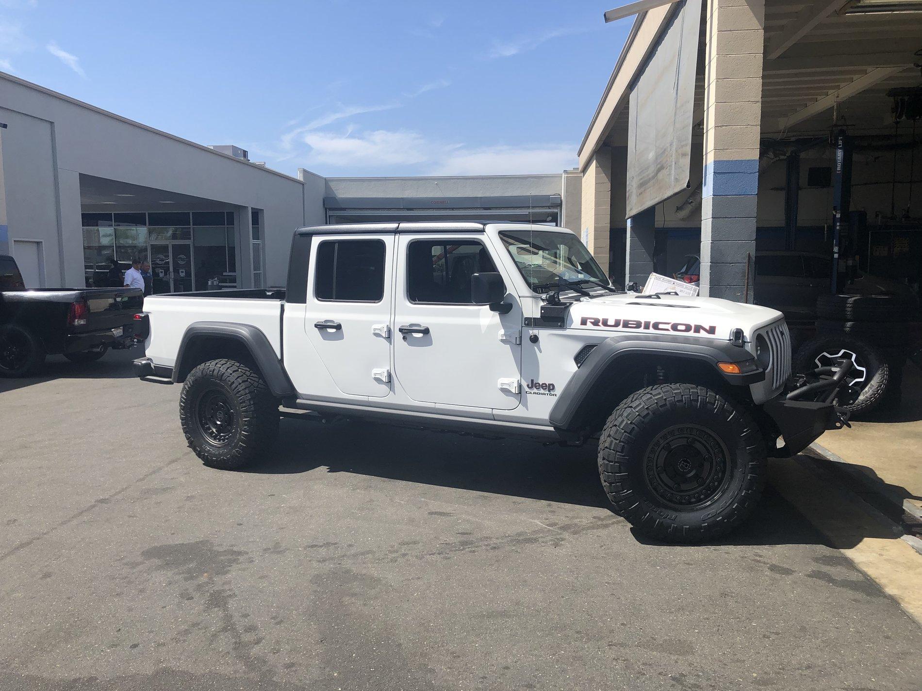 Jeep Gladiator Pictures of 33s and 35s C11B2072-3F29-4E91-A5D3-4D7EA9E59F7B