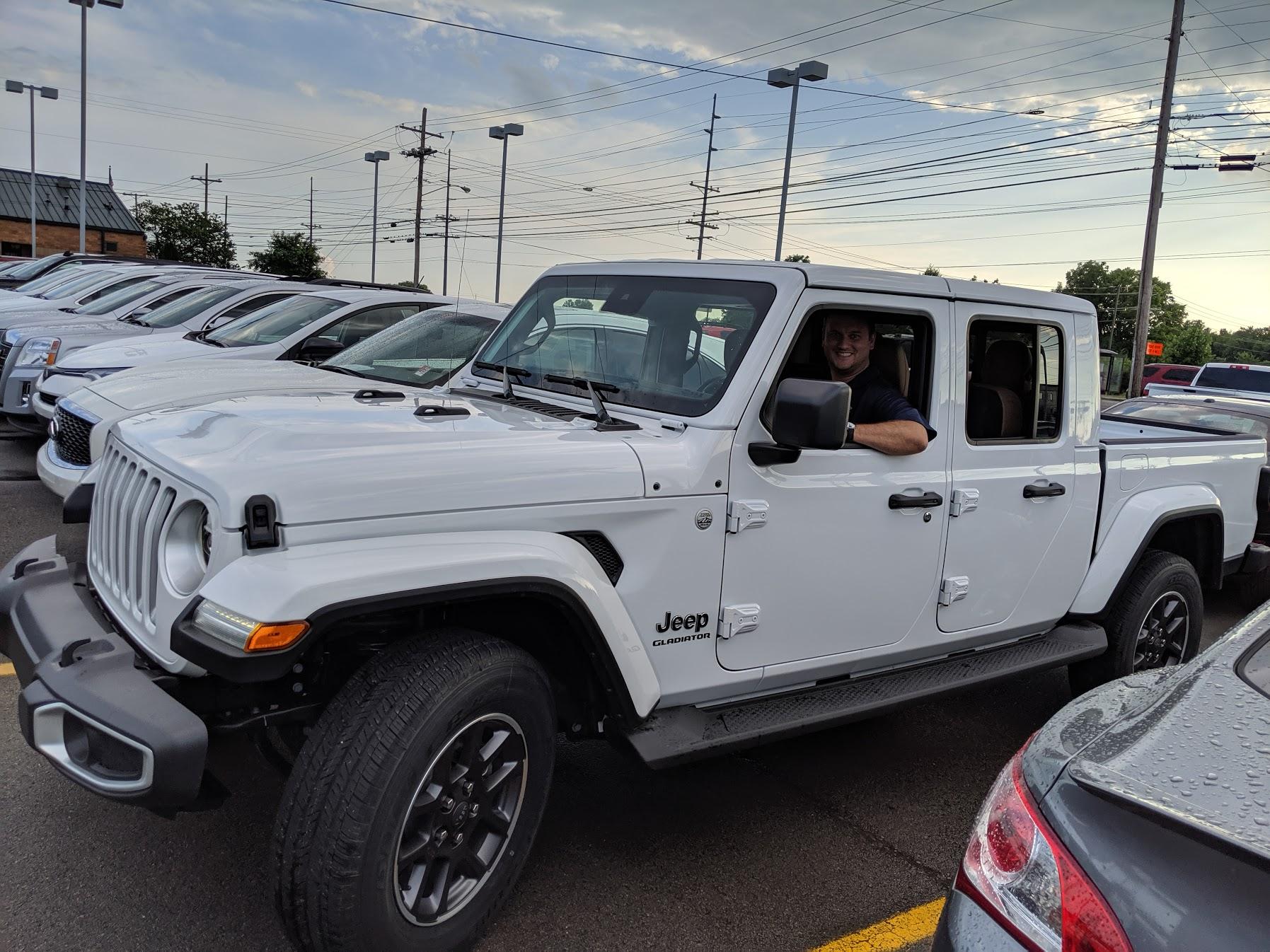 Jeep Gladiator BRIGHT WHITE Gladiator JT Club pe4YNTPybUirOOtRV8ekI48J824ISoe0hAZ_il0N3-HdIzqqN1yhVOkfsKZ6R-UCiOZRjw_P8Px4gaO2z=w1796-h1346-no
