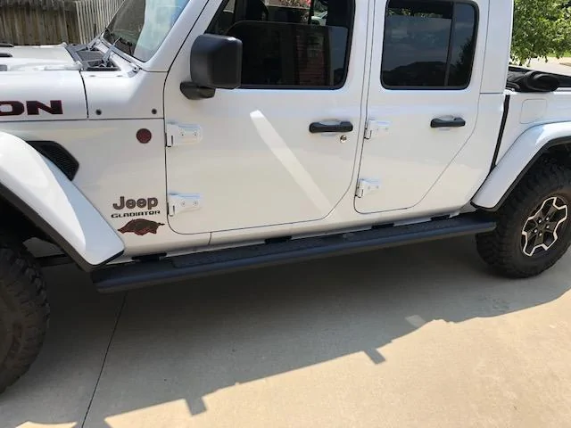 Jeep Gladiator Kid friendly step bar. Rock Rails Installed