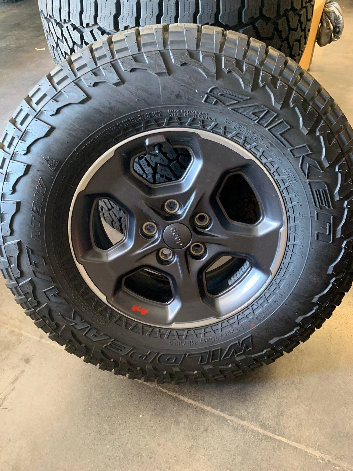 Jeep Gladiator Gladiator Rubicon Wheels/Tires (5 total) IMG_0892