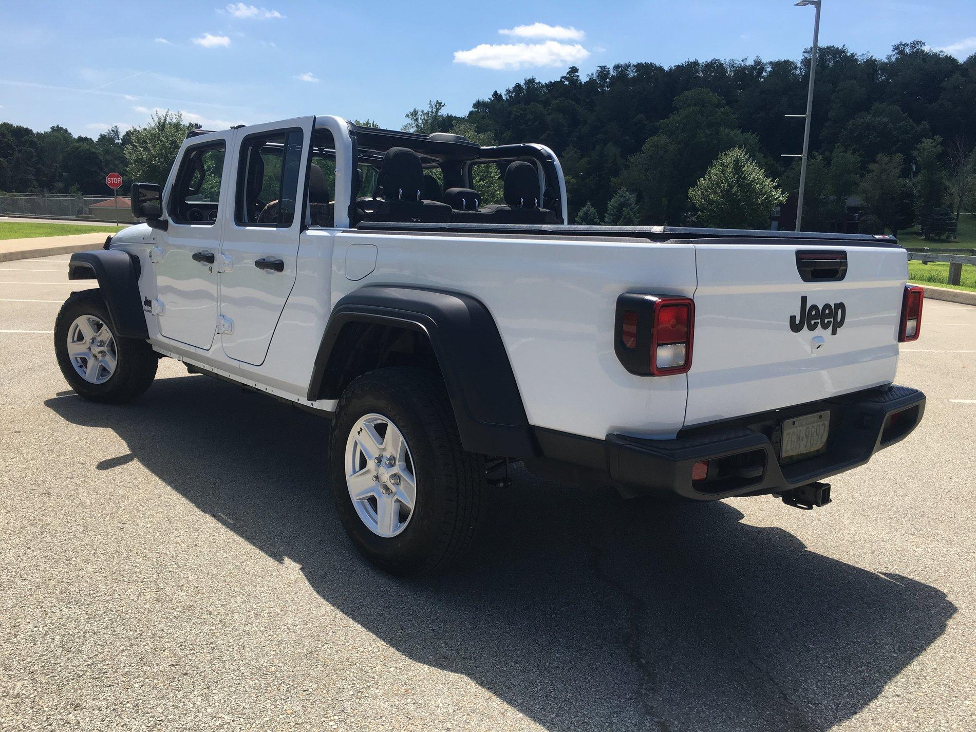 Jeep Gladiator BRIGHT WHITE Gladiator JT Club 8330DEC0-C013-4CDD-903E-605FA6356481
