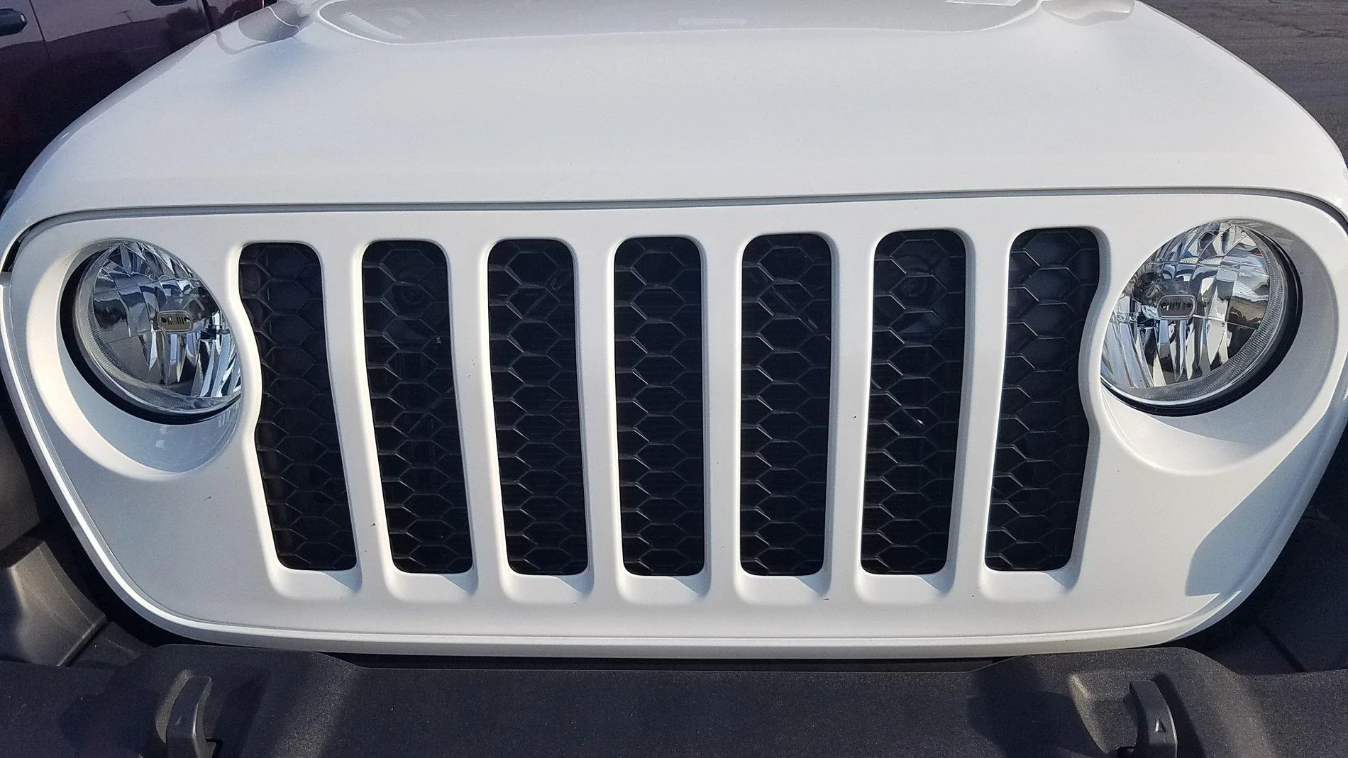 Jeep Gladiator Both sides of sport grille blocked off? Why? 20190714_183459