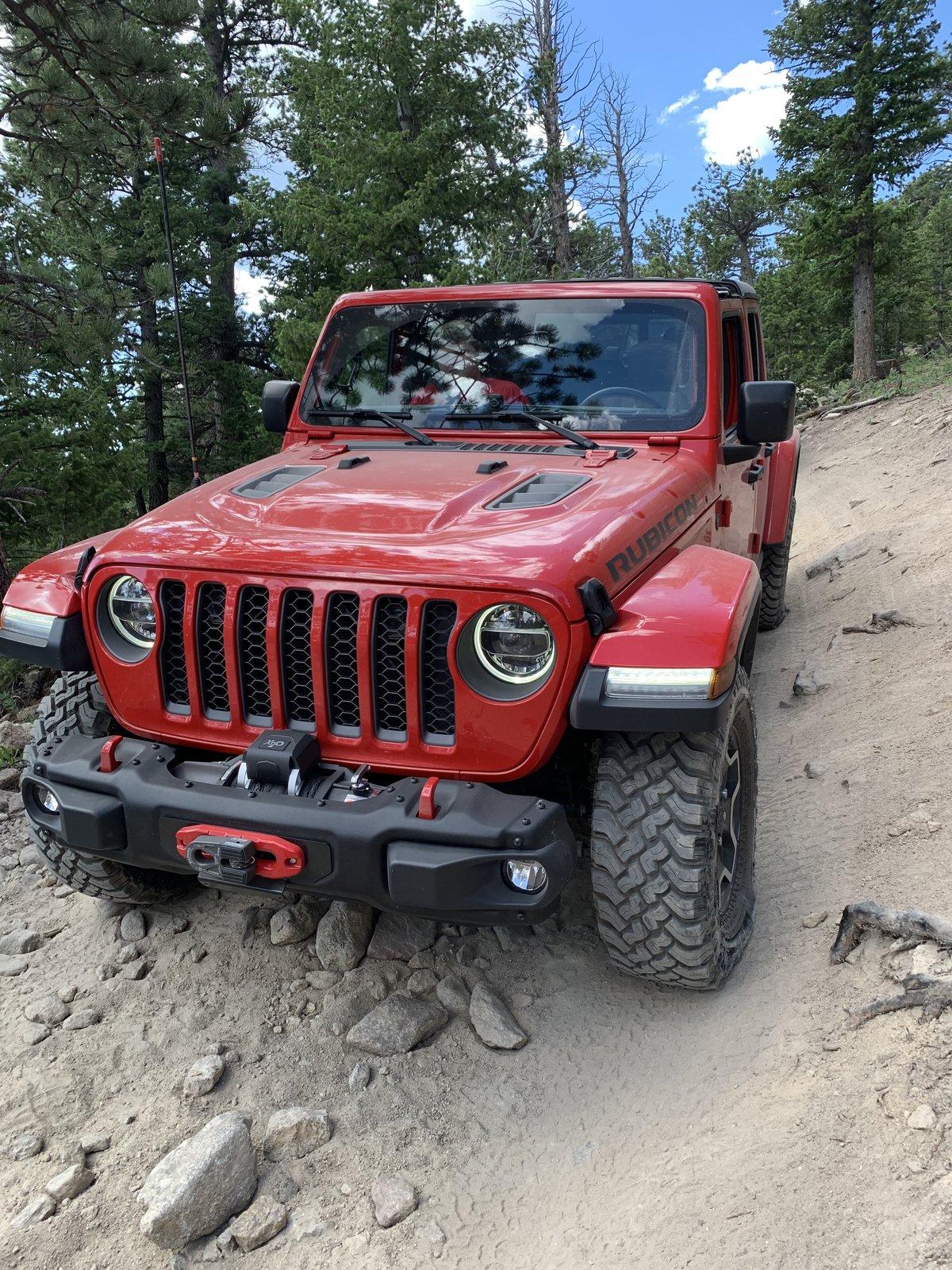 Jeep Gladiator FIRECRACKER RED Gladiator JT Club 70F31521-1852-428B-AA46-2789D081E1A0