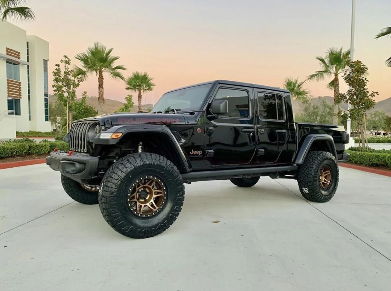 Jeep Gladiator BLACK Gladiator JT Club 395EFB21-1F79-4C93-9C98-45D82F798849