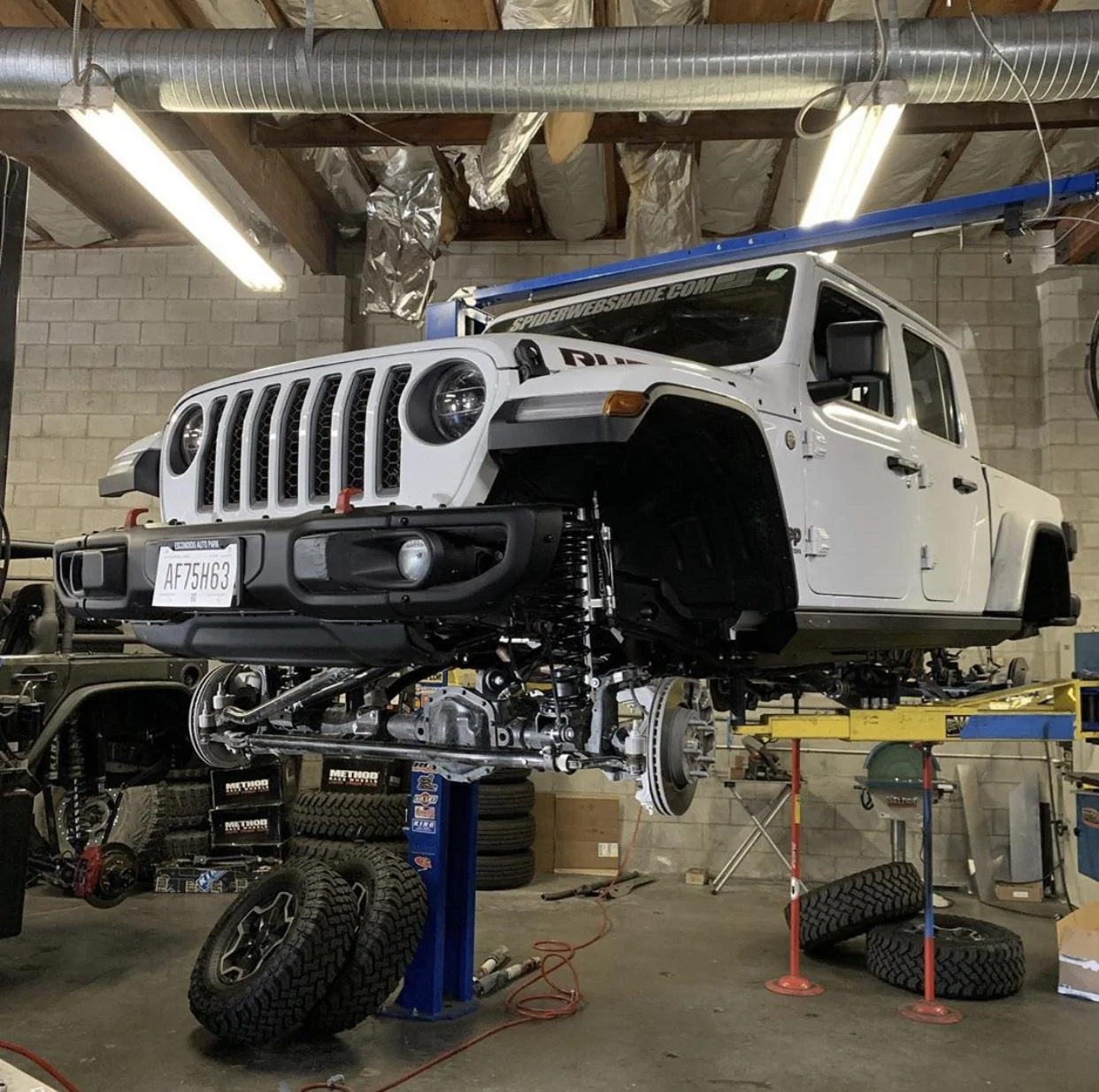 Jeep Gladiator BRIGHT WHITE Gladiator JT Club C2F63A61-5080-443E-80D7-82AF87AA87B8
