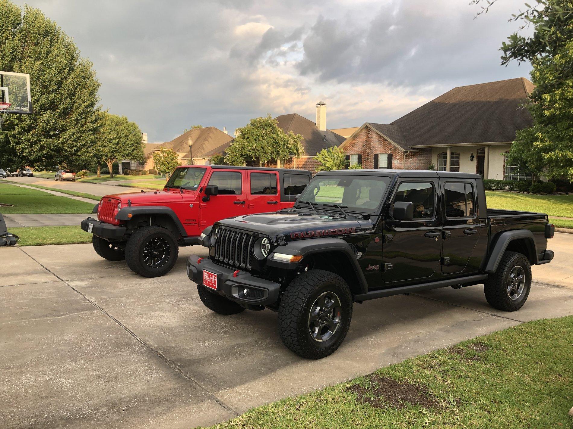 Jeep Gladiator Photo challenge.. Show me your Gladiator in your garage. 7B60D1FB-F44B-4991-8BD3-5E8B4A95D64D