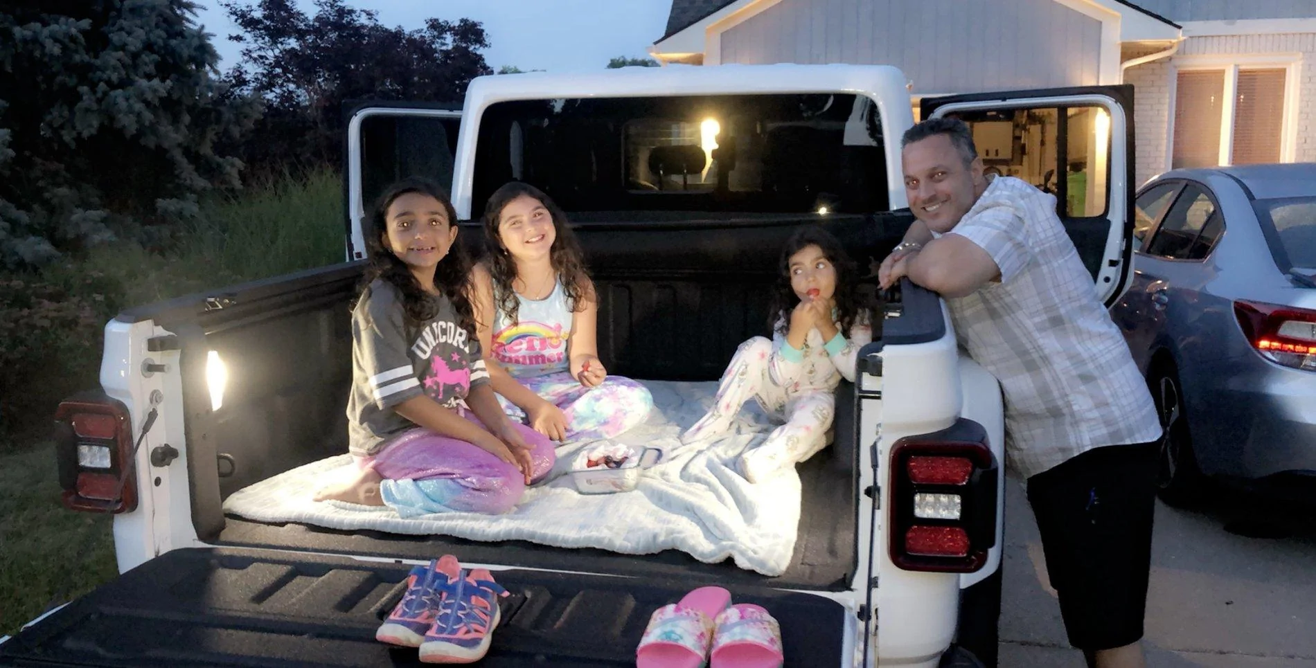Jeep Gladiator My LE finally arrived, & my kids were super excited! 223A42E5-2ED3-4D1E-A97D-C4276C3B0D10