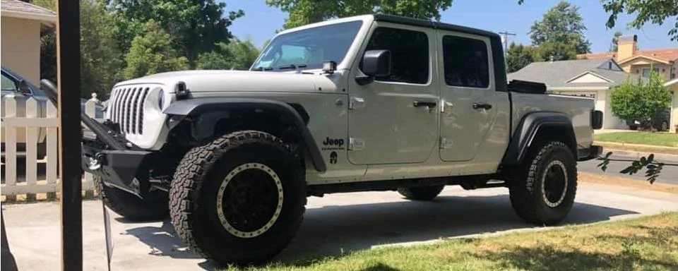 Jeep Gladiator BRIGHT WHITE Gladiator JT Club 66154413_10161944659380052_8675415749839290368_n