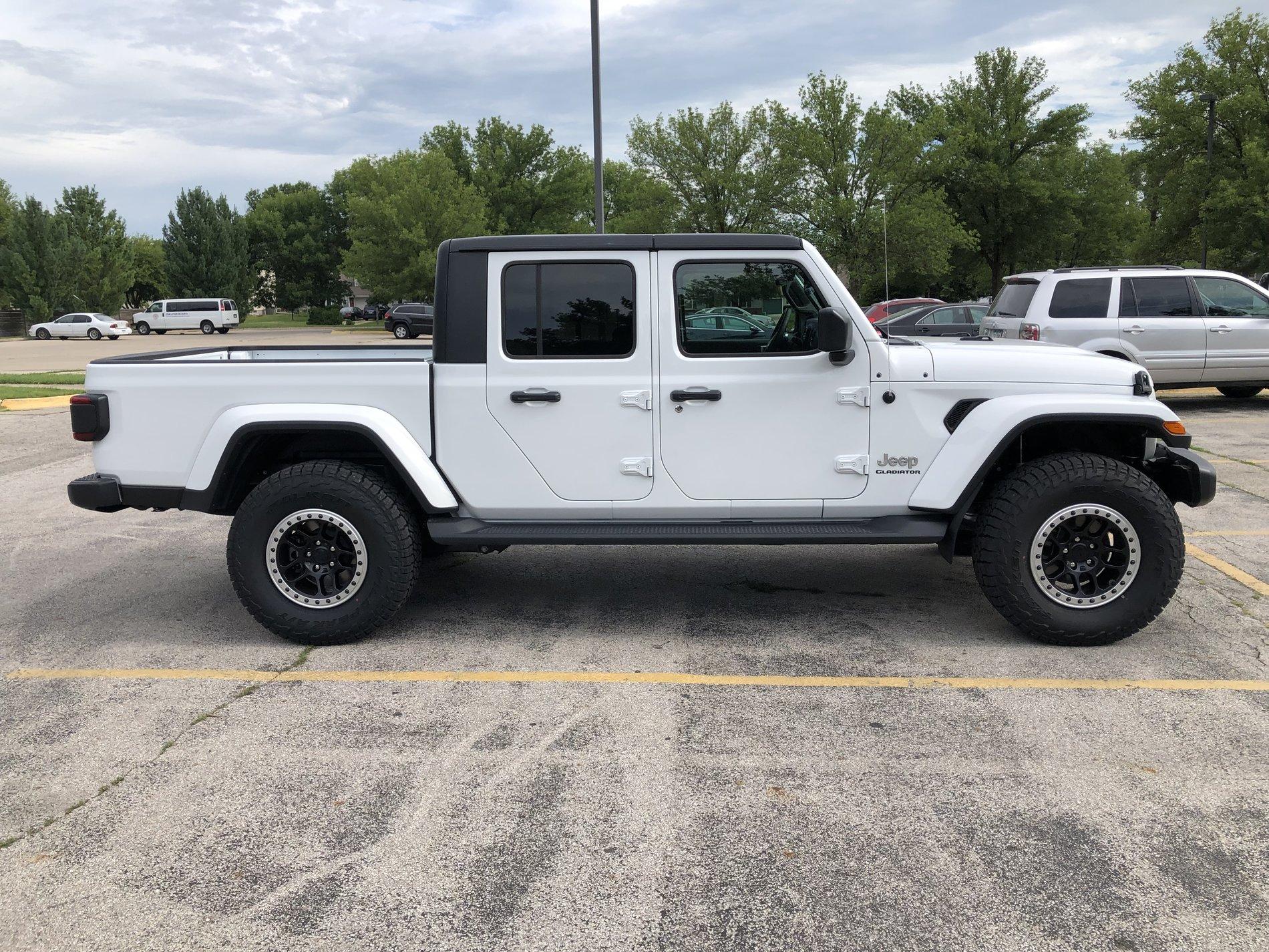 Jeep Gladiator BRIGHT WHITE Gladiator JT Club B0958914-4F98-4D39-82B6-6278DEAD89B5
