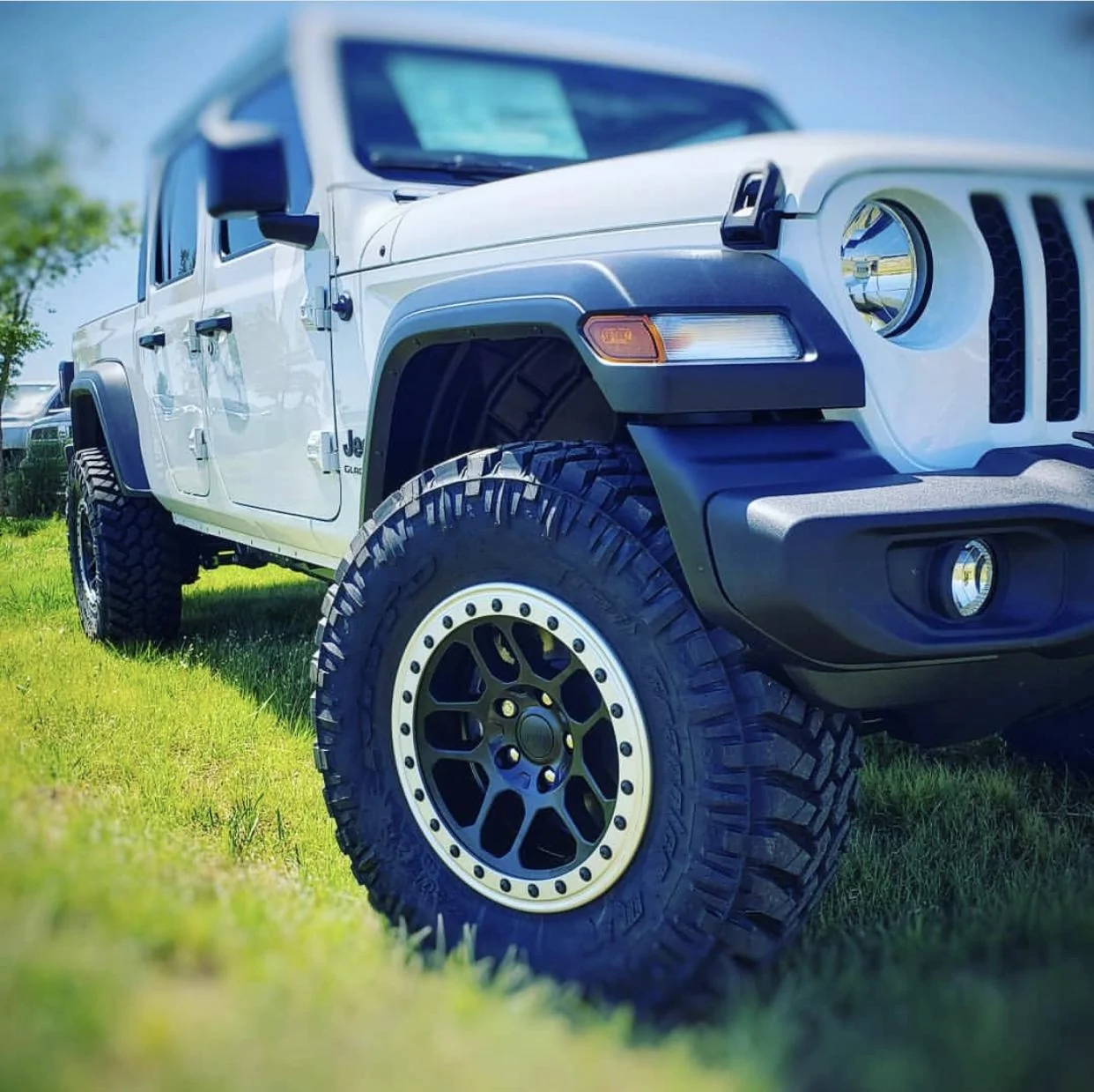 Jeep Gladiator BRIGHT WHITE Gladiator JT Club 6048C7BD-C69F-40BE-A3DB-21D2D93EC377