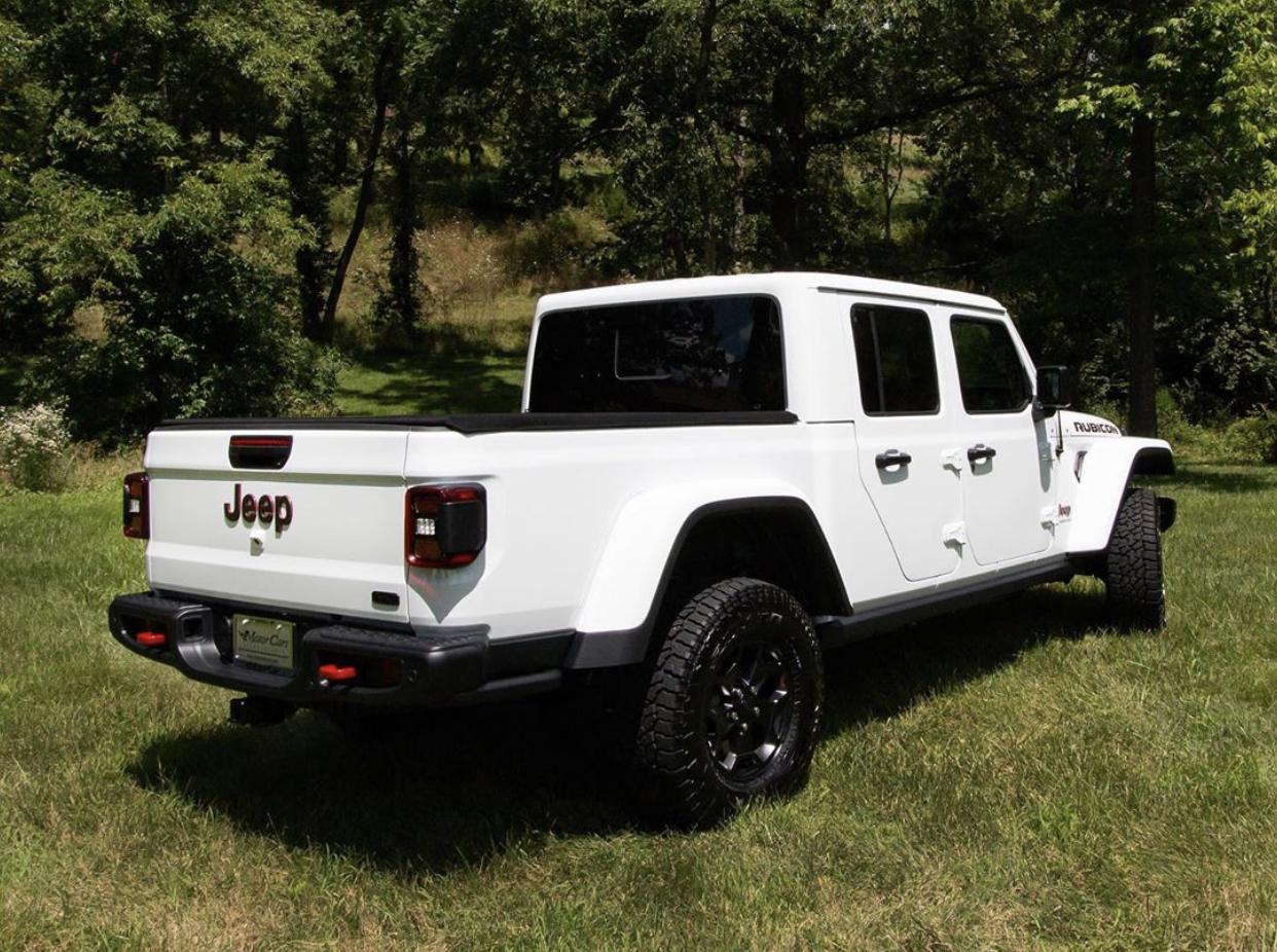 Jeep Gladiator BRIGHT WHITE Gladiator JT Club 7C031F82-344F-4CD8-8E79-0B1A49E5EBDA