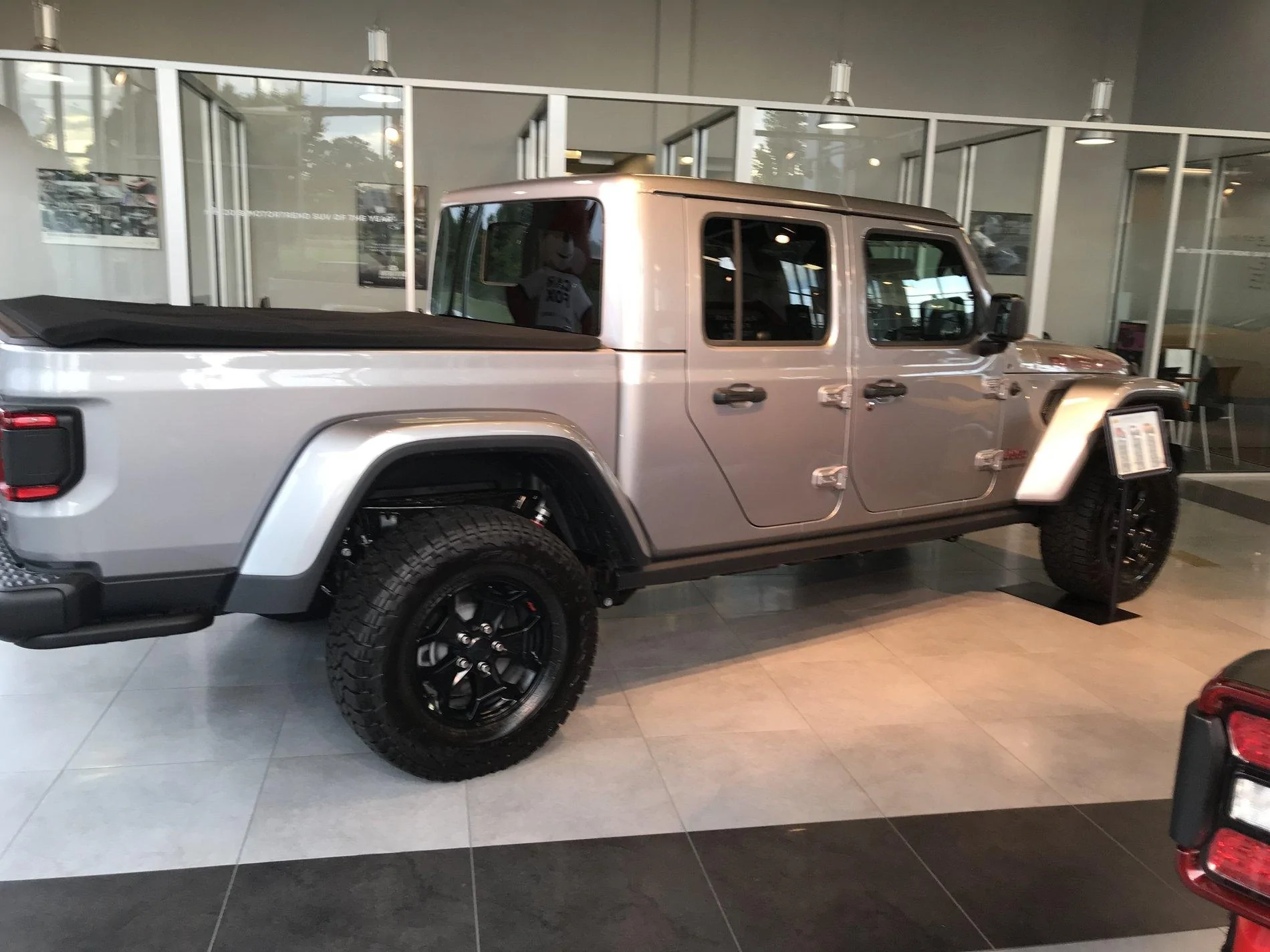 Jeep Gladiator How do you see where a LE might be around me? 25EEE1E9-18D5-47C8-A6A8-A642B238E0FC