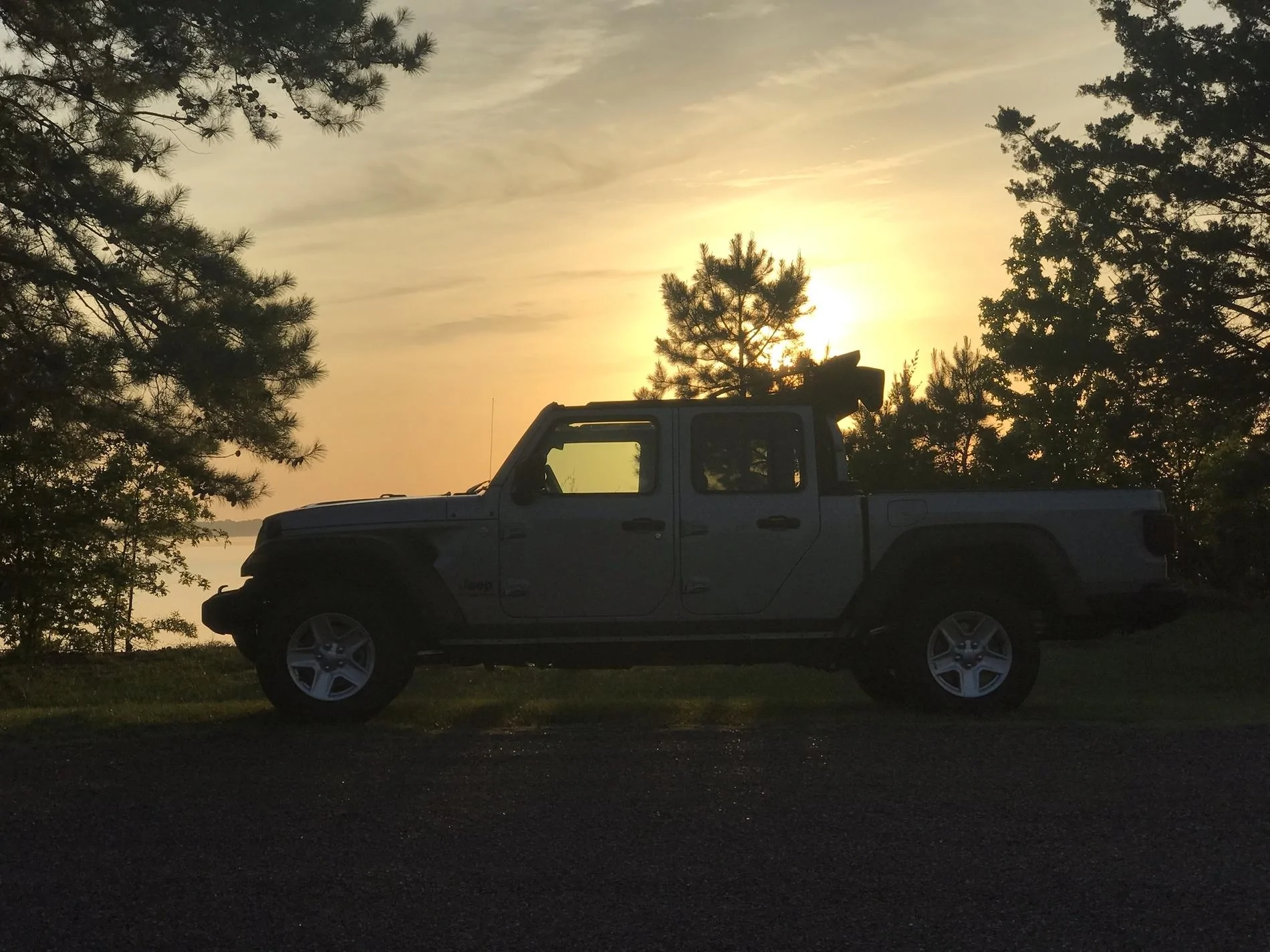 Jeep Gladiator Avis rental 900 miles 4 days Sport S DFCQZaA