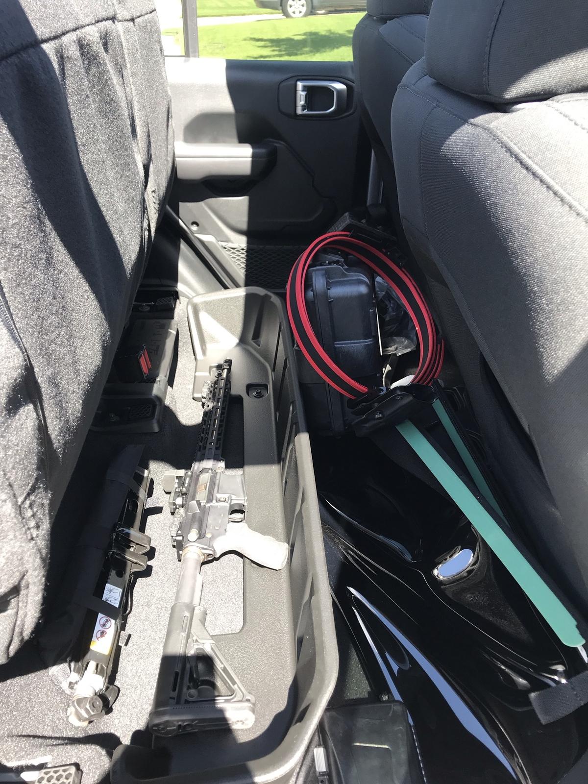 Jeep Gladiator Avis rental 900 miles 4 days Sport S wZGneW5