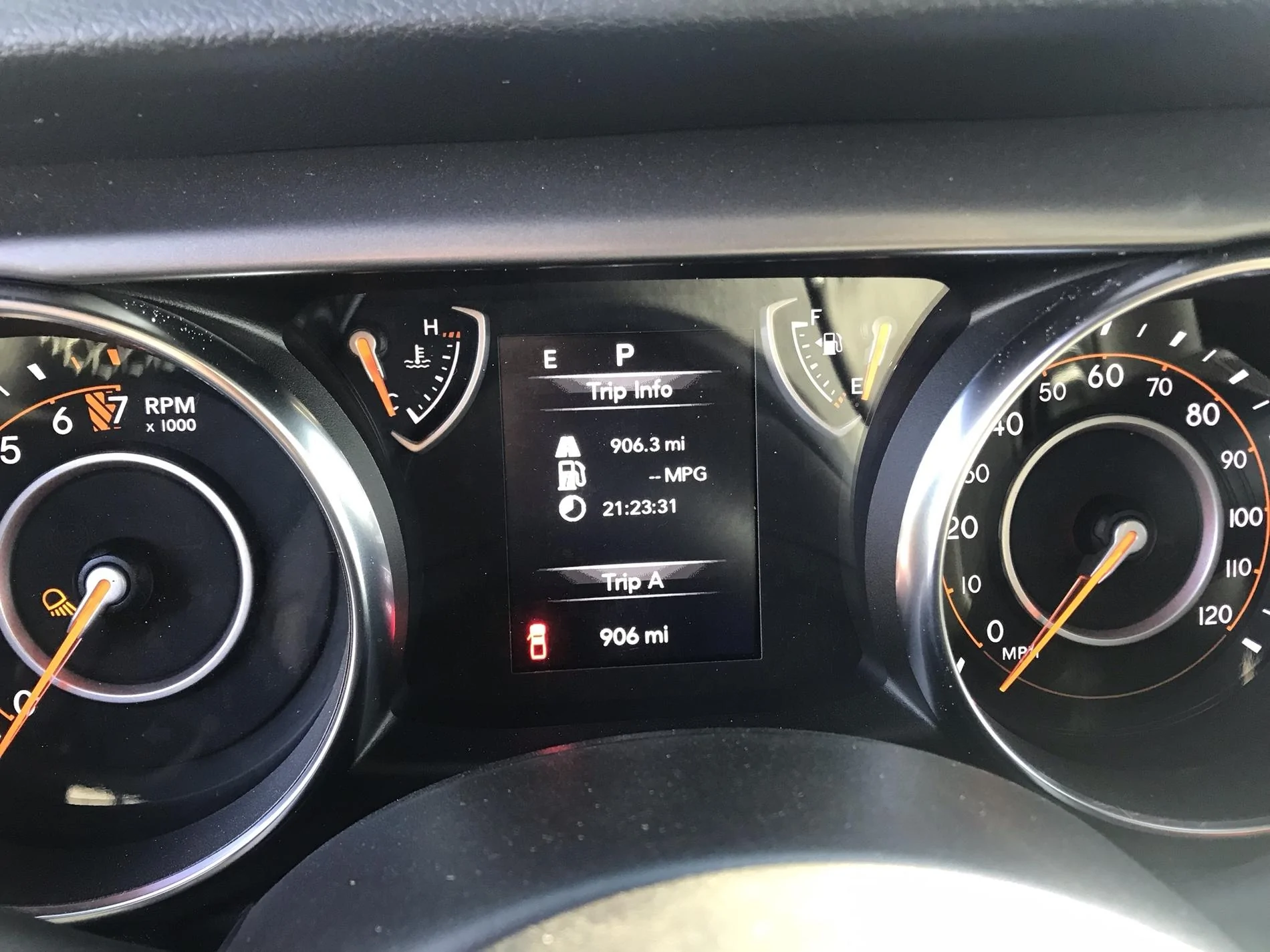 Jeep Gladiator Avis rental 900 miles 4 days Sport S utga12h