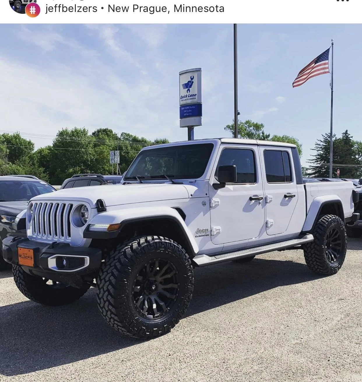 Jeep Gladiator BRIGHT WHITE Gladiator JT Club 569C68FE-8A80-45C9-AF6E-E236C965472F