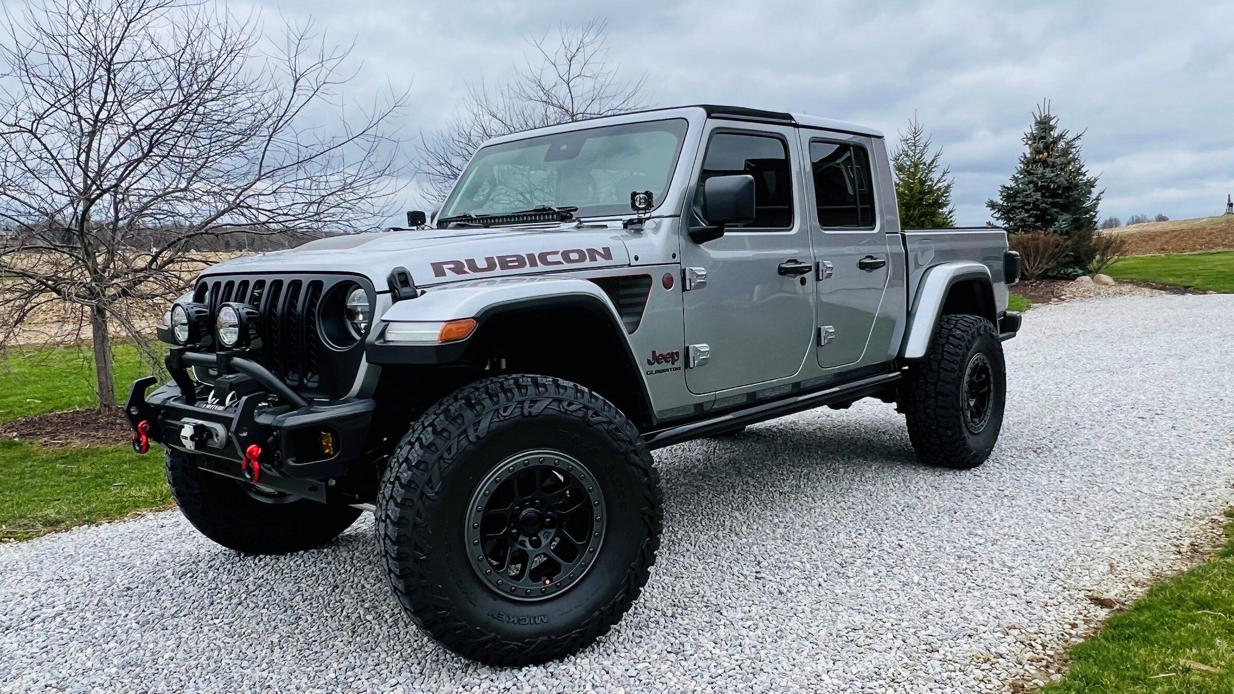 Jeep Gladiator guys with 2.5" and 3.5" lifts Jeep1