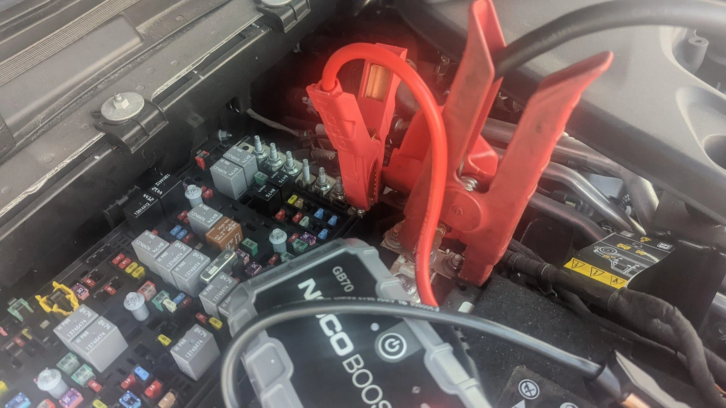 Jeep Gladiator Auxilary Battery Died then Main Battery Died - Important Info PXL_20220331_222625859