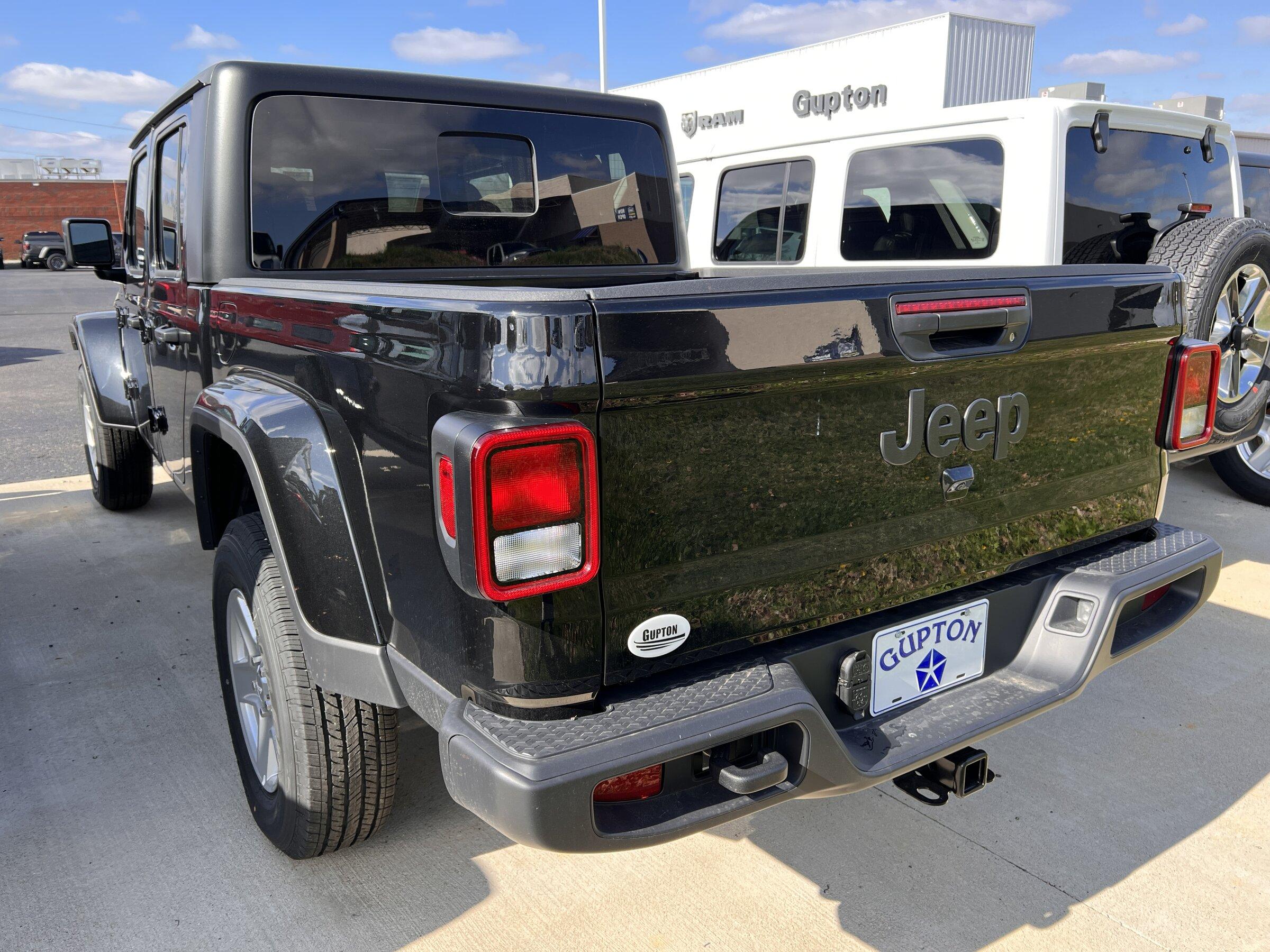 Jeep Gladiator Gupton Motors up to 8% below invoice 837D8019-0F1E-4233-80EC-23CC348DF401