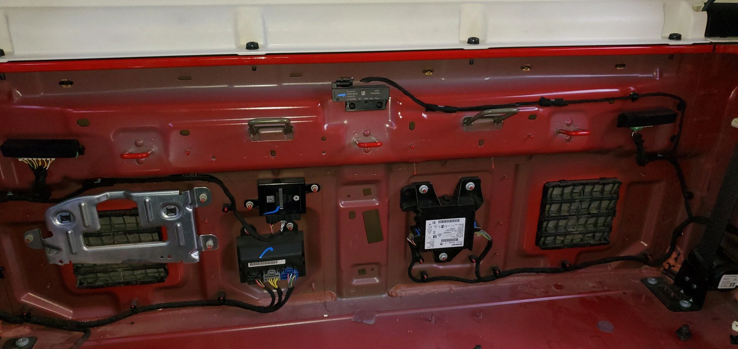 Jeep Gladiator AHHHHH!!!!WTF? Aux switch help! 20220329_185336
