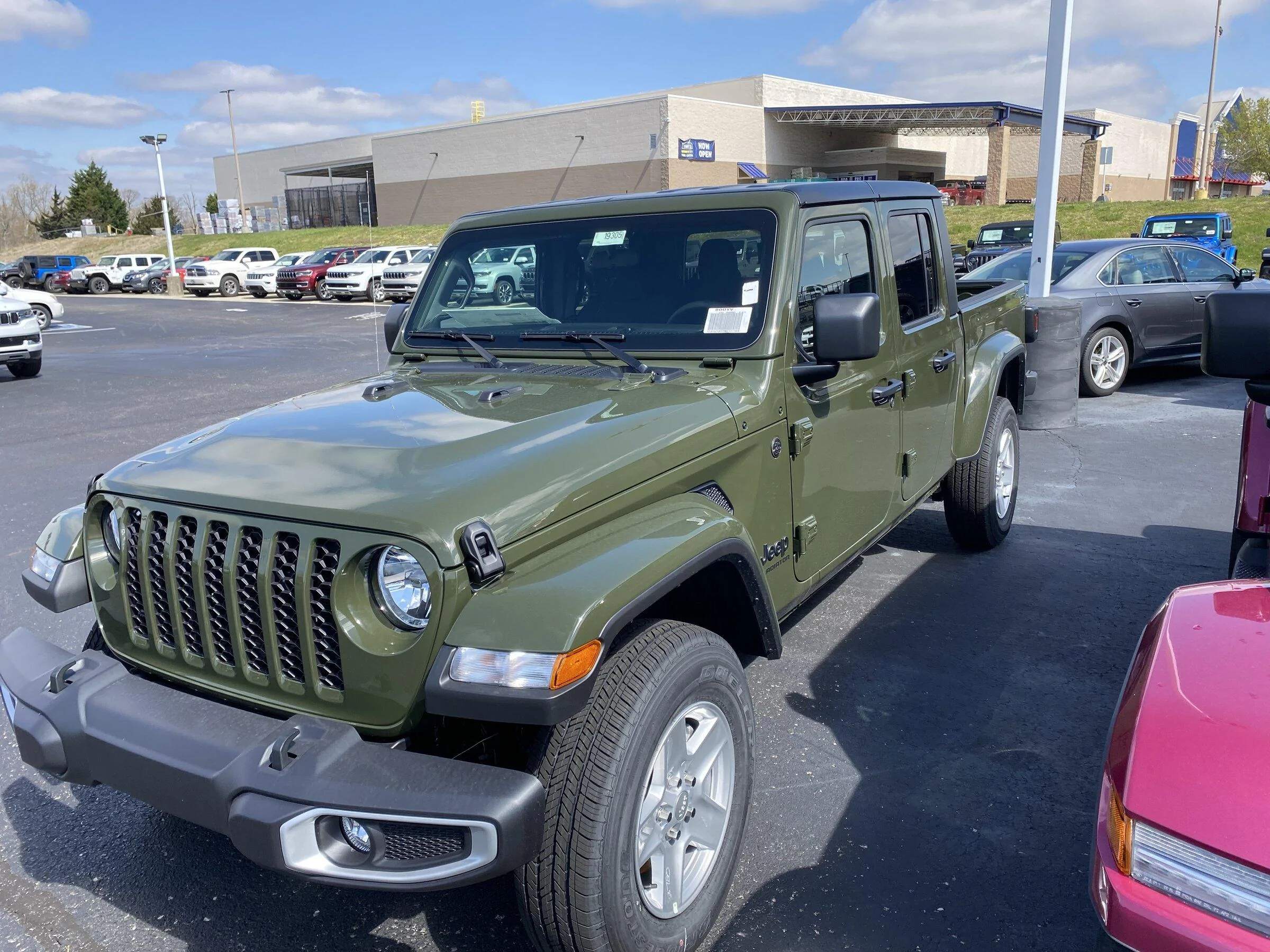 Jeep Gladiator Gupton Motors up to 8% below invoice 94D5A58B-43A7-4BF8-A727-AC9588AB09D4