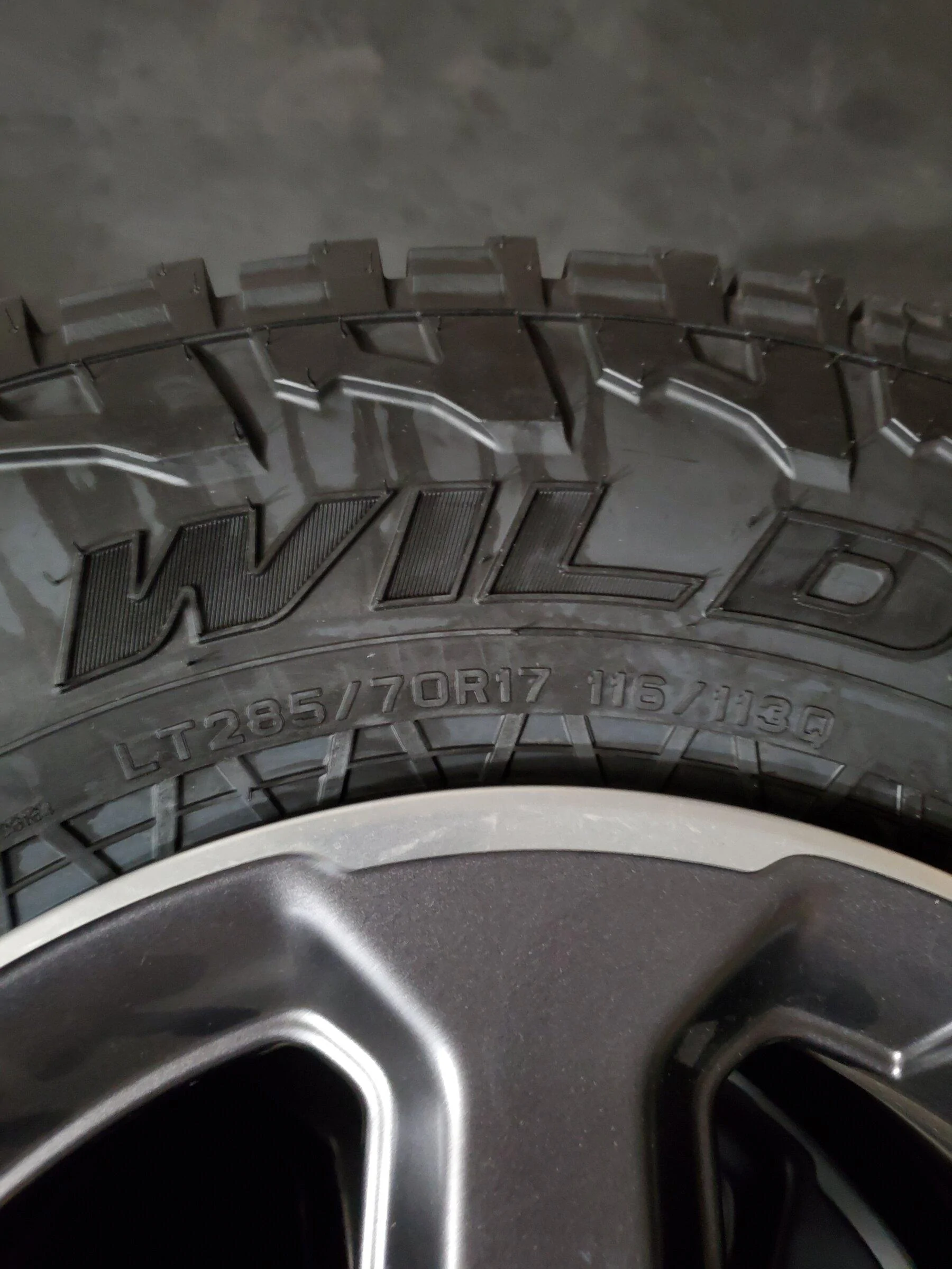 Jeep Gladiator 2022 Rubicon wheels tires 20220331_204608