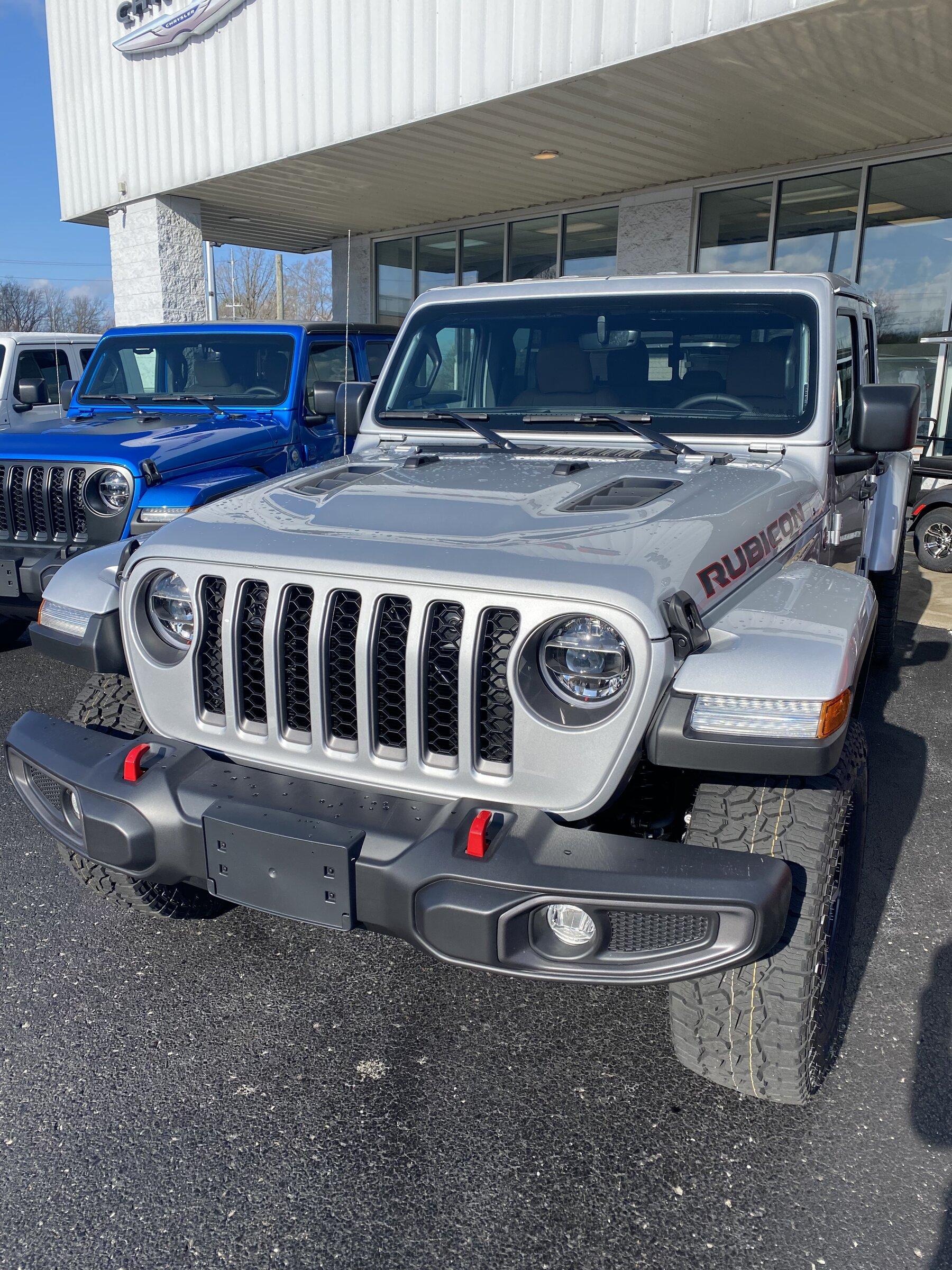 Jeep Gladiator SILVER ZYNITH Gladiator JT Club 9F9098DC-5182-41DA-87AF-37ACDFF45247