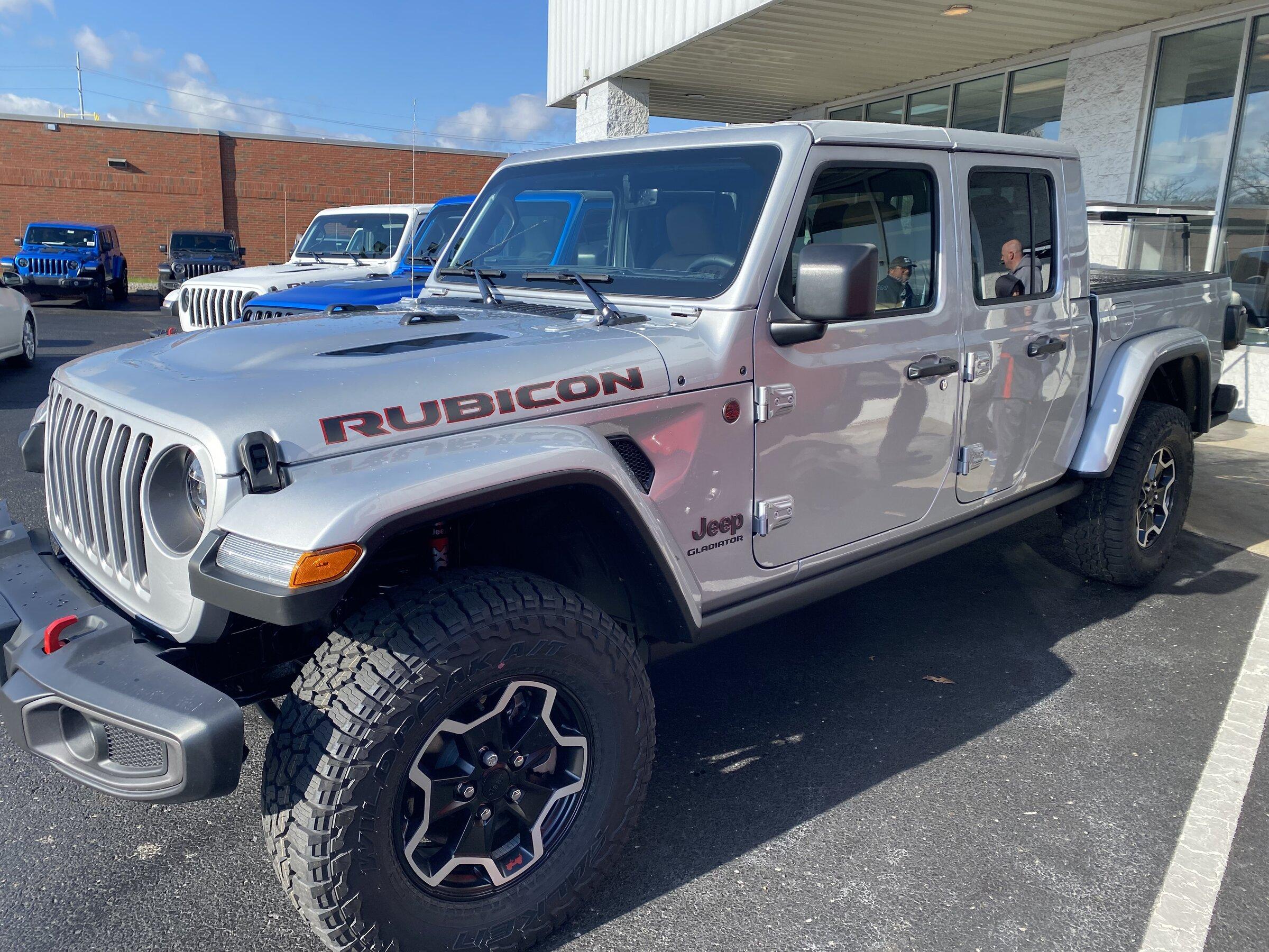 Jeep Gladiator SILVER ZYNITH Gladiator JT Club BDA6286A-FAF7-477F-A976-326EBA921EBA
