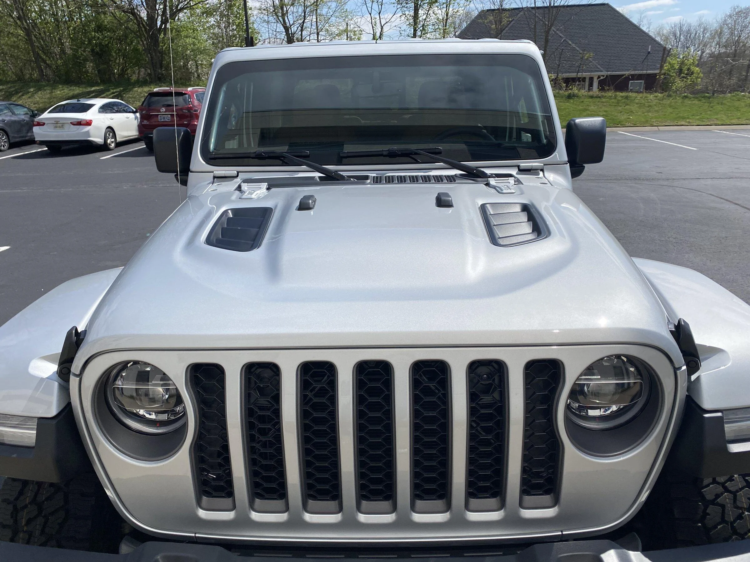 Jeep Gladiator SILVER ZYNITH Gladiator JT Club 089A2F71-6D31-4526-A10B-B74C28F3DC37