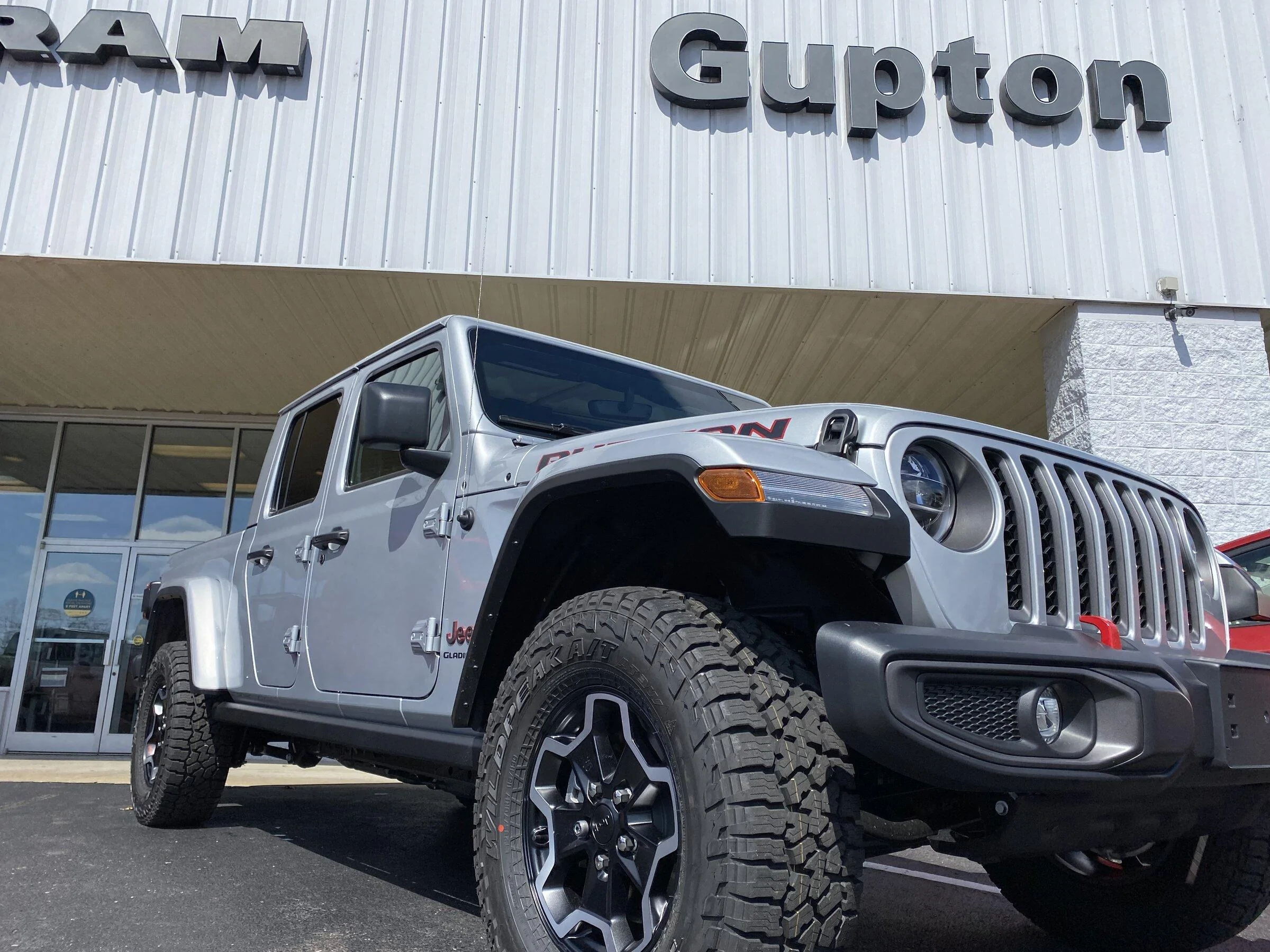 Jeep Gladiator SILVER ZYNITH Gladiator JT Club D2959F2A-92F7-4D42-AE9E-549B433A8E31