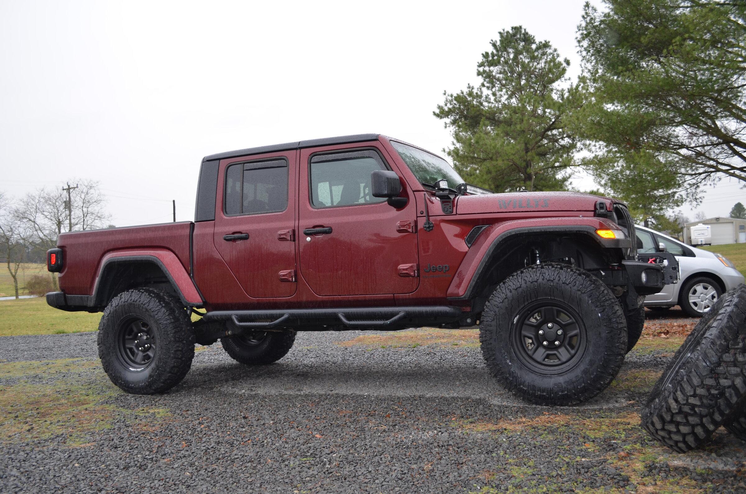 Jeep Gladiator Gladiator Glamour Shots rightSide.JPG