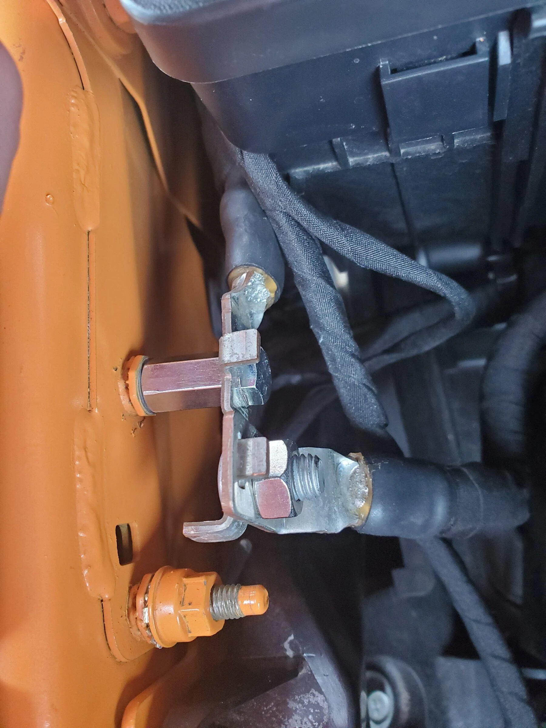 Jeep Gladiator AHHHHH!!!!WTF? Aux switch help! 20220401_160105