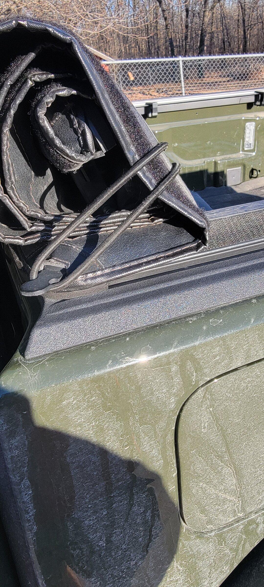 Jeep Gladiator Roll Up Tonneau Cover 20220301_170224