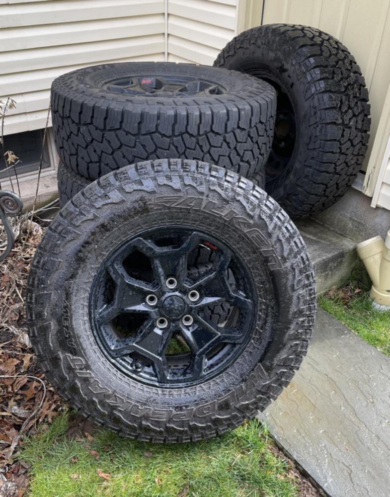 Jeep Gladiator 2020 JT Rubicon LE wheels/tires for sale E0873BFC-E711-4072-8AB7-66EE48DB18A0_1_105_c