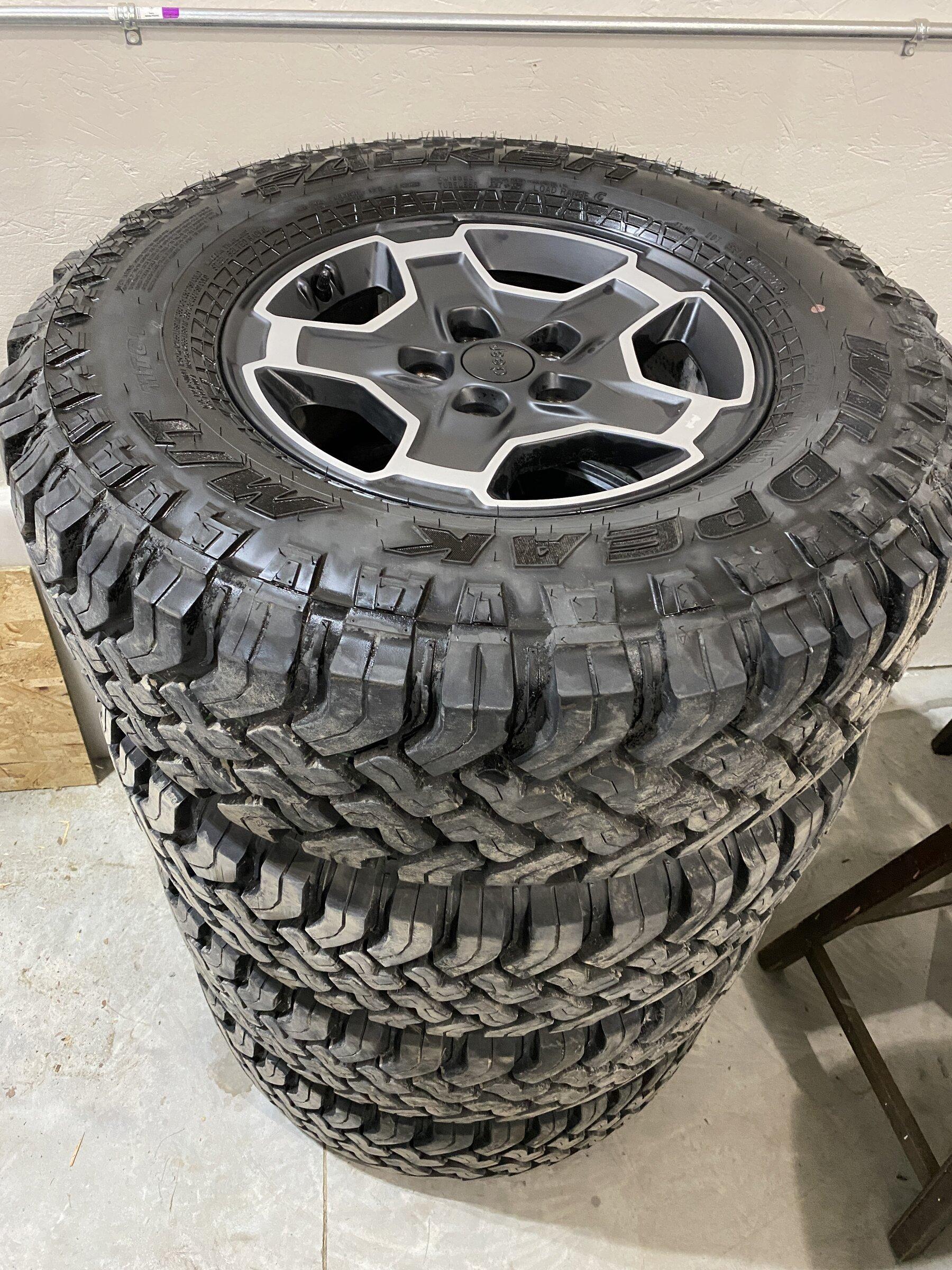 Jeep Gladiator 2021 Mojave Wheels and Tires Mojave Set Top.JPG