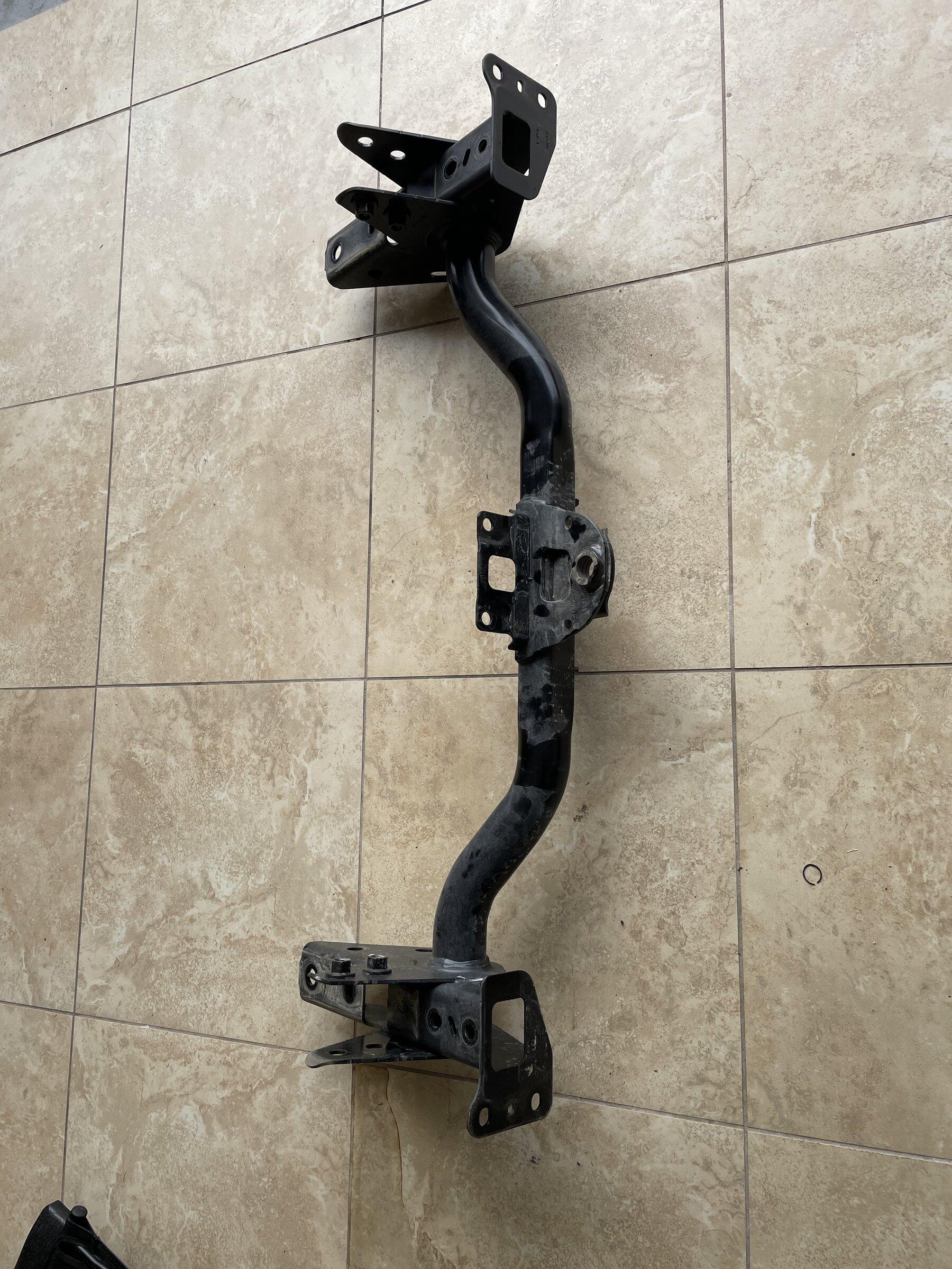 Jeep Gladiator Gladiator factory tow hitch with no receiver E5DB49EF-1C09-4AE5-9F32-788C1463329F